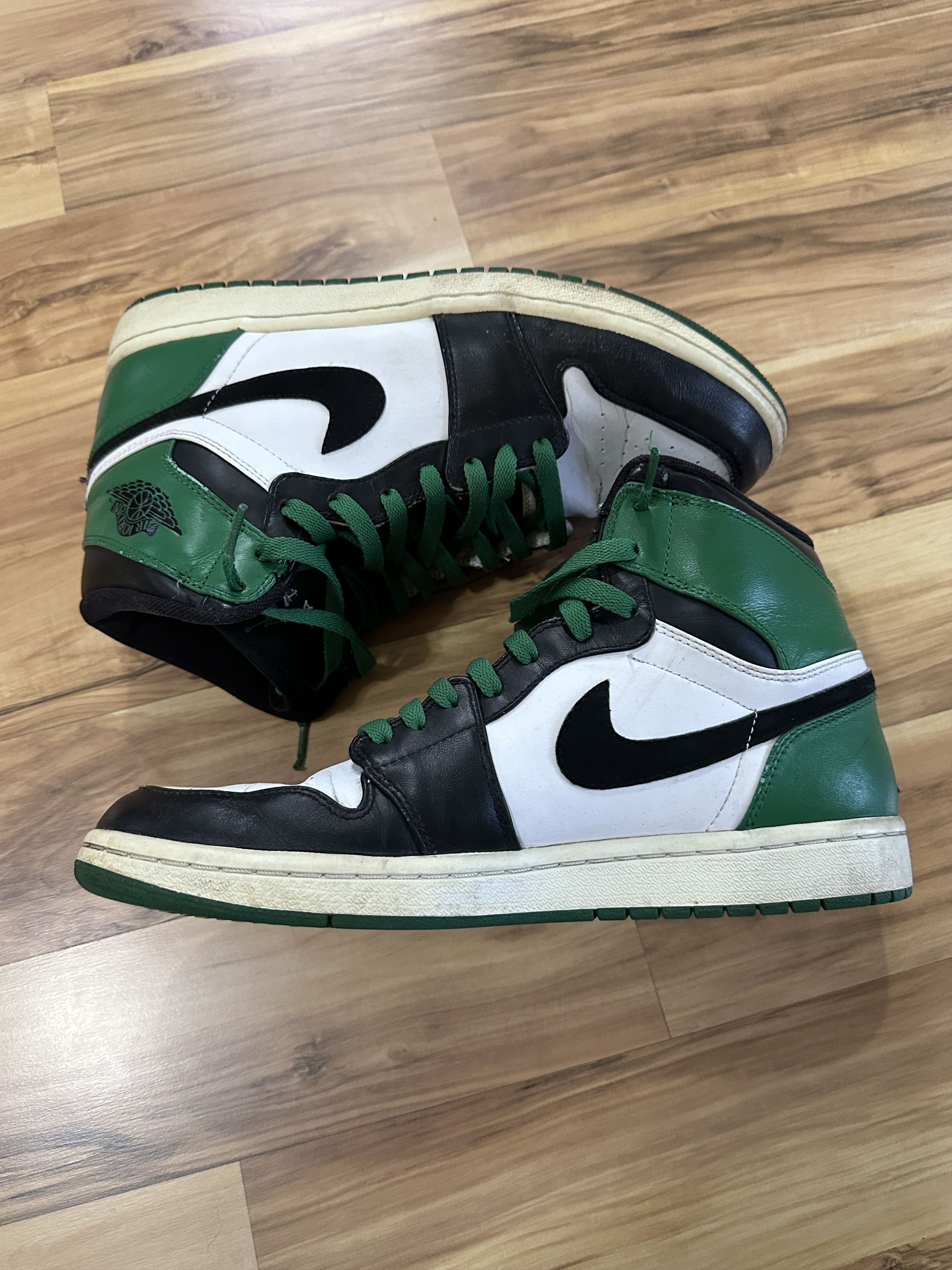 Jordan Brand Jordan 1 High "Defining Moments Celtics" Size 10.5 Size US 10.5 / EU 43-44 - 5 Thumbnail