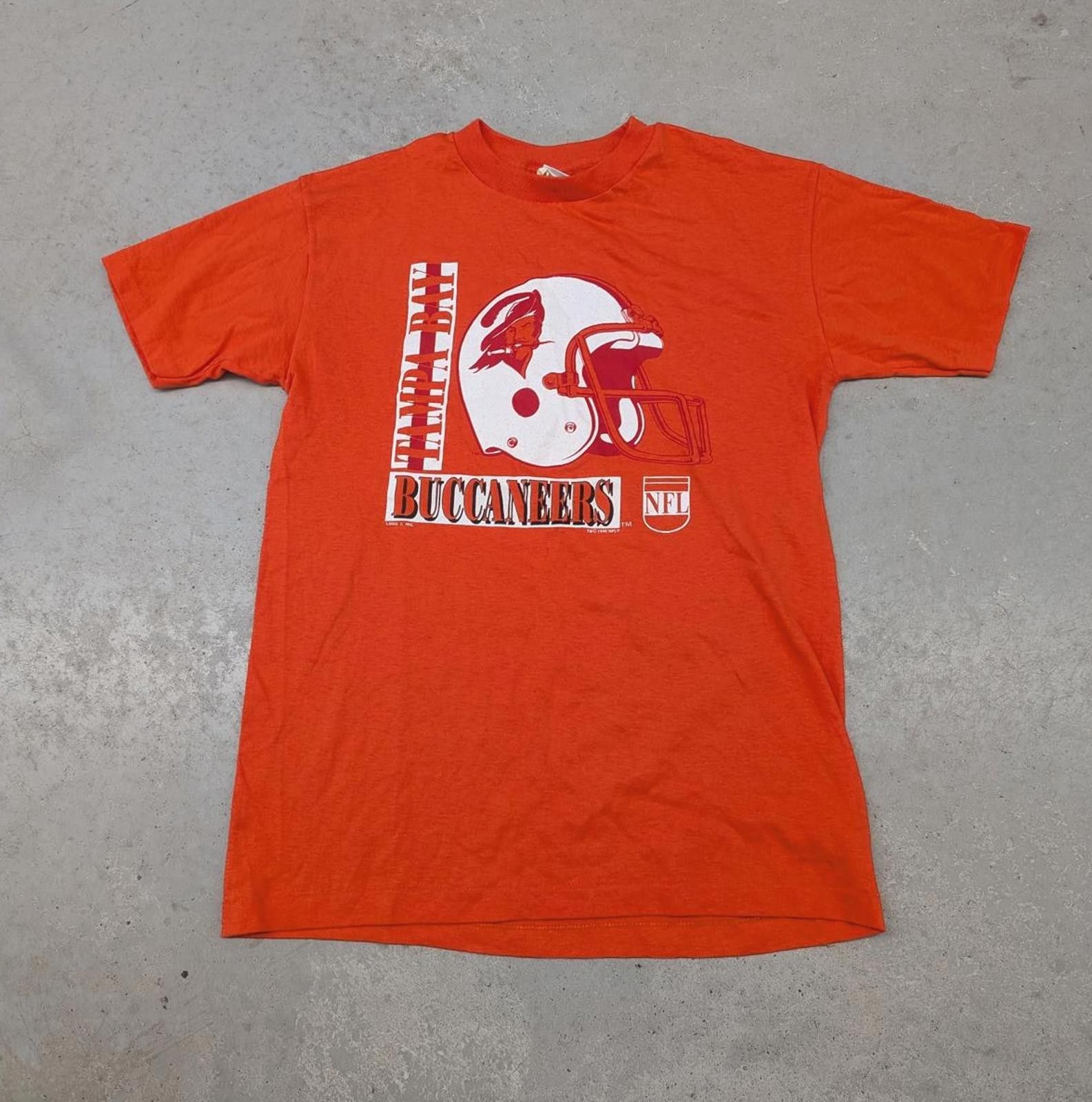 Logo 7 Vintage 90s Tampa Bay Buccaneers NFL Logo 7 t-shirt Size US M / EU 48-50 / 2 - 1 Thumbnail