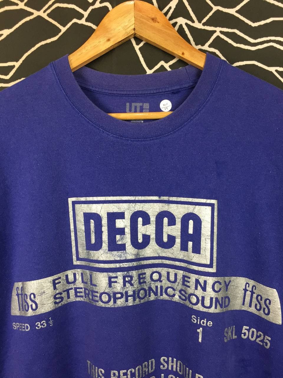 Uniqlo Uniqlo x Decca Records Groove Makers Collection Tee Size XL Size US XL / EU 56 / 4 - 3 Thumbnail