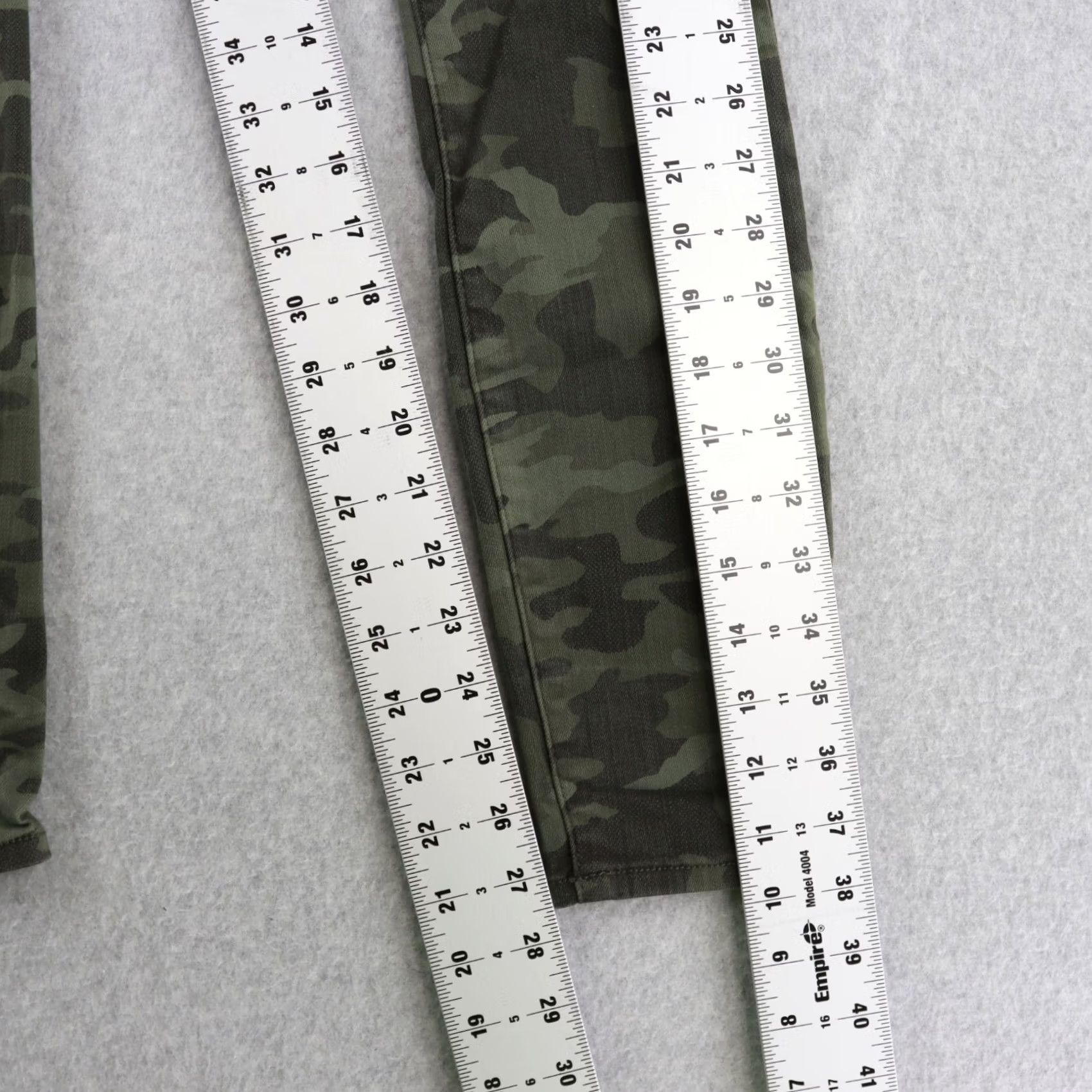 Good American Good American Jeans Skinny Green Camouflage Size 4/27 Stretch Womens Size 27" / US 4 / IT 40 - 6 Thumbnail
