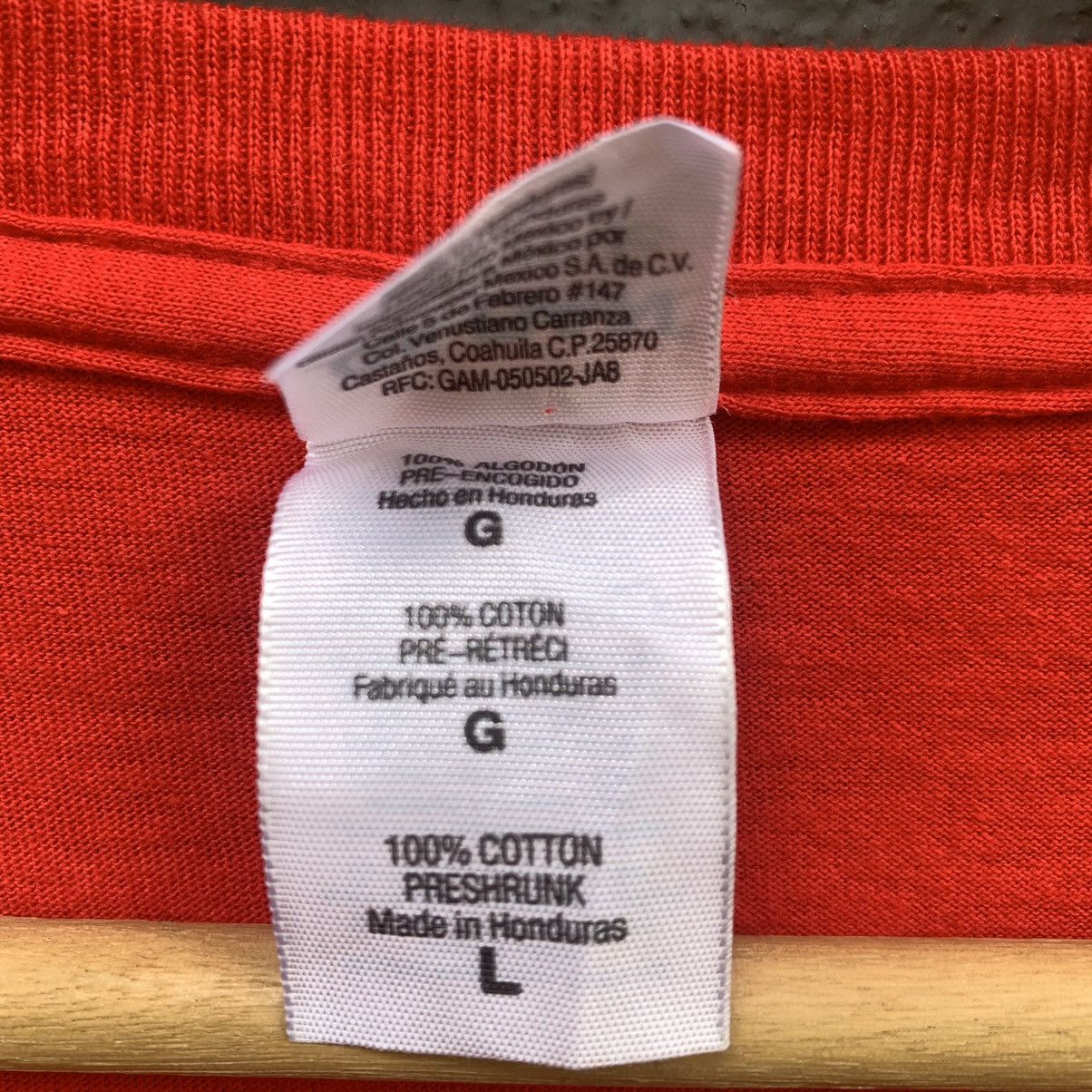 Band Tees Vintage Taylor Swift Red Tour Tee Size US L / EU 52-54 / 3 - 6 Thumbnail