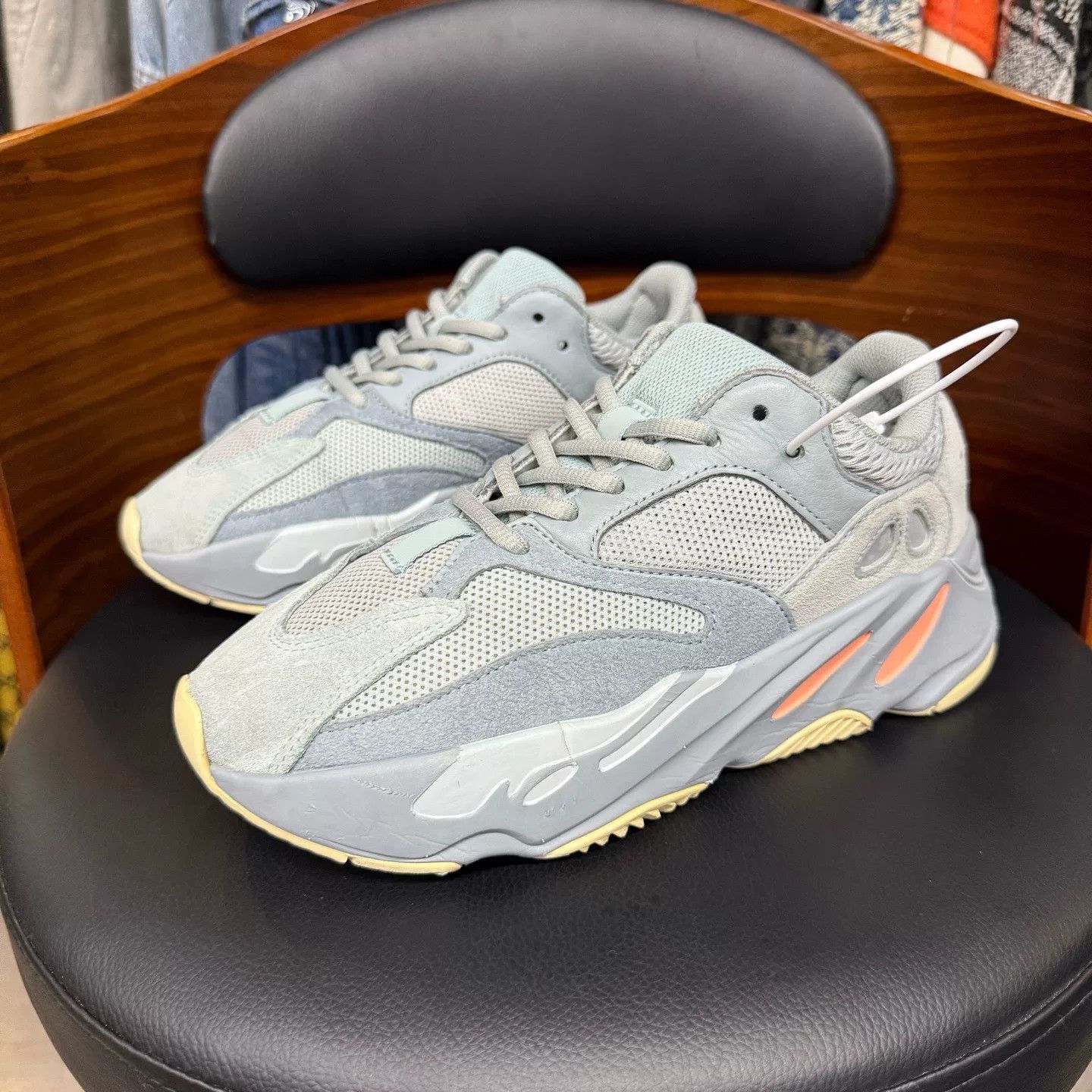 Adidas Adidas YEEZY700 Gray Lowtop Sneakers 39 Men Size US 6.5 / EU 39-40 - 1 Thumbnail