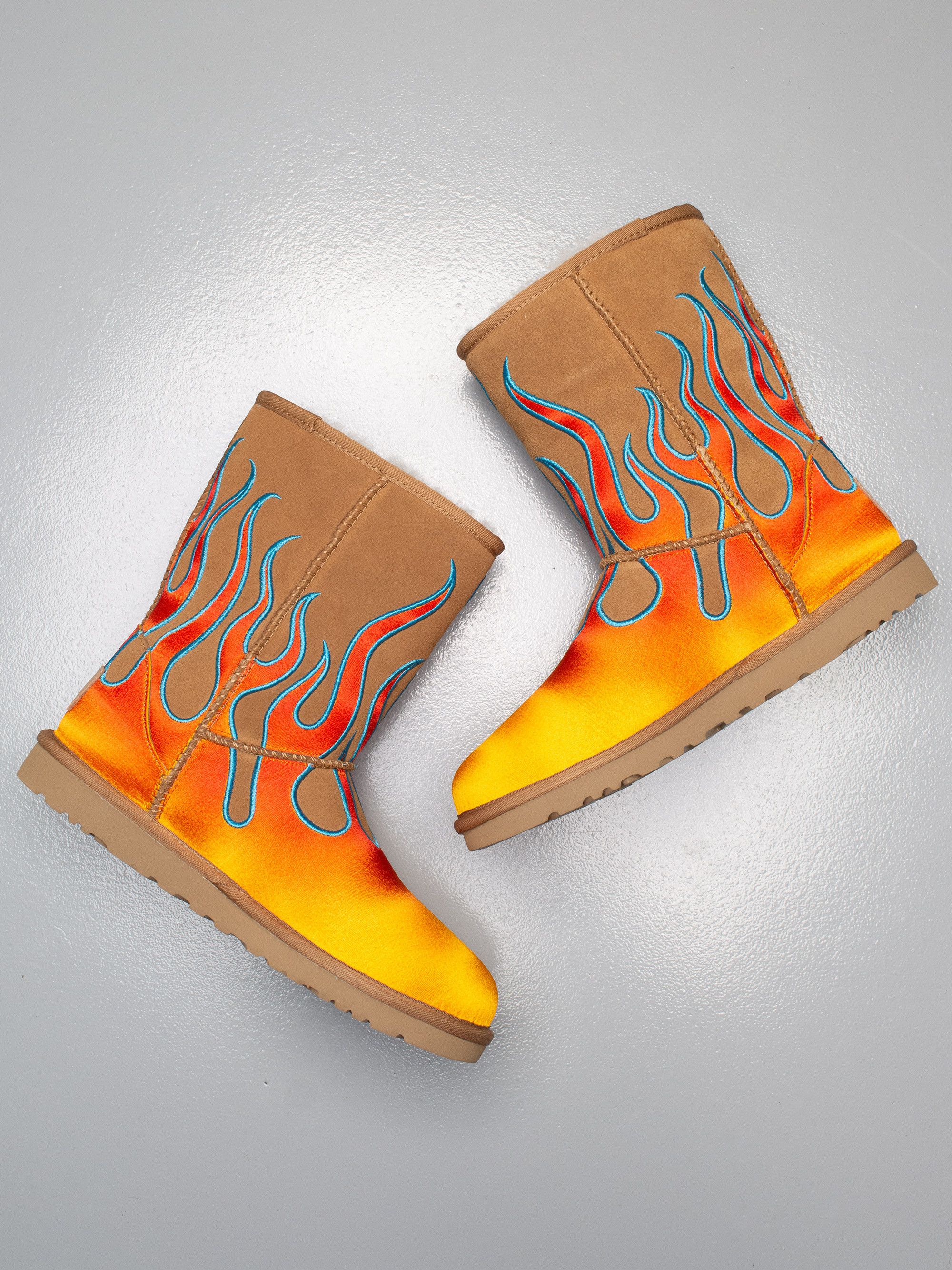 Jeremy Scott UGG X Jeremy Scott 2025 Classic Short Flames Boots Size US 9.5 / IT 39.5 - 5 Thumbnail