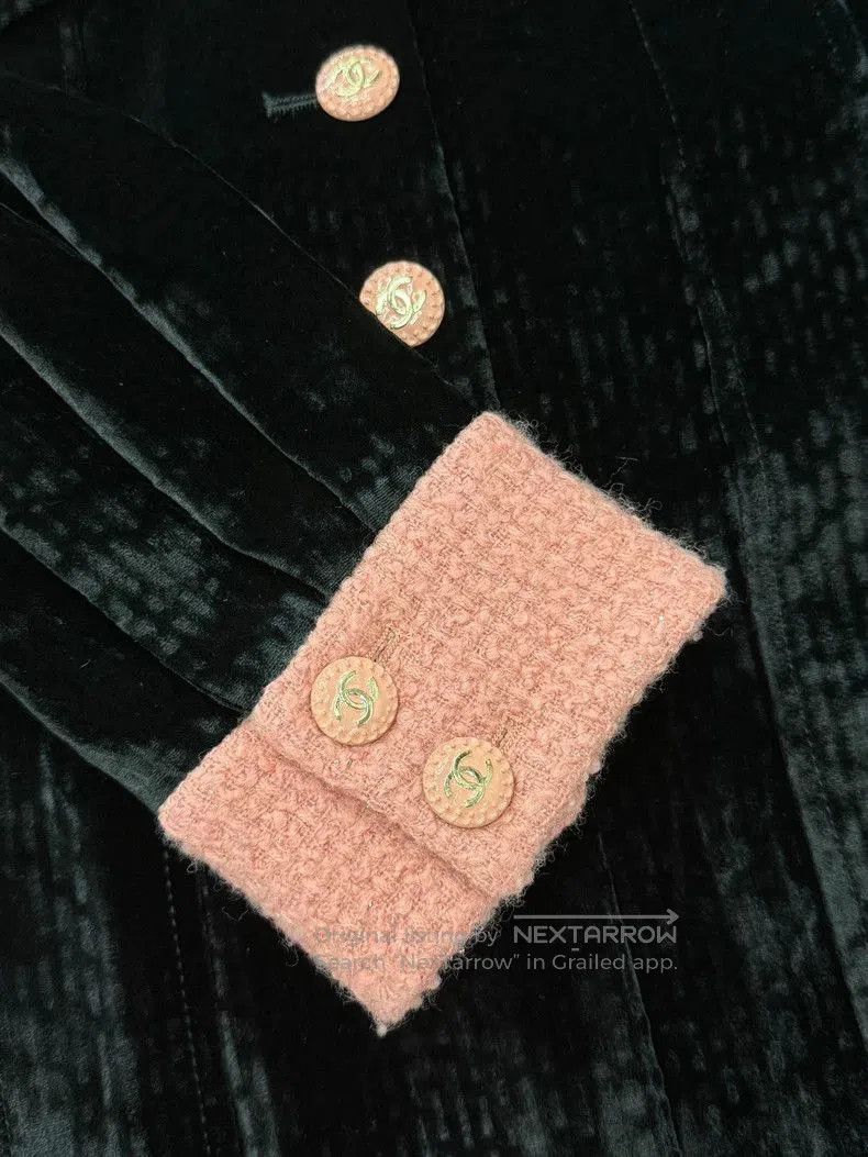 Chanel Chanel 22B Pink Collar Black Velvet Coat. Size US M / EU 48-50 / 2 - 2 Thumbnail