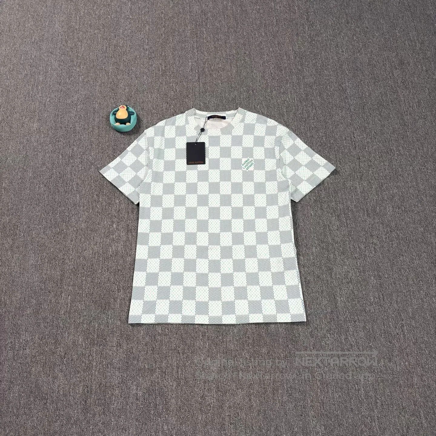 Louis Vuitton LV White Green Checkerboard Print T-shirt. Size US M / EU 48-50 / 2 - 1 Thumbnail