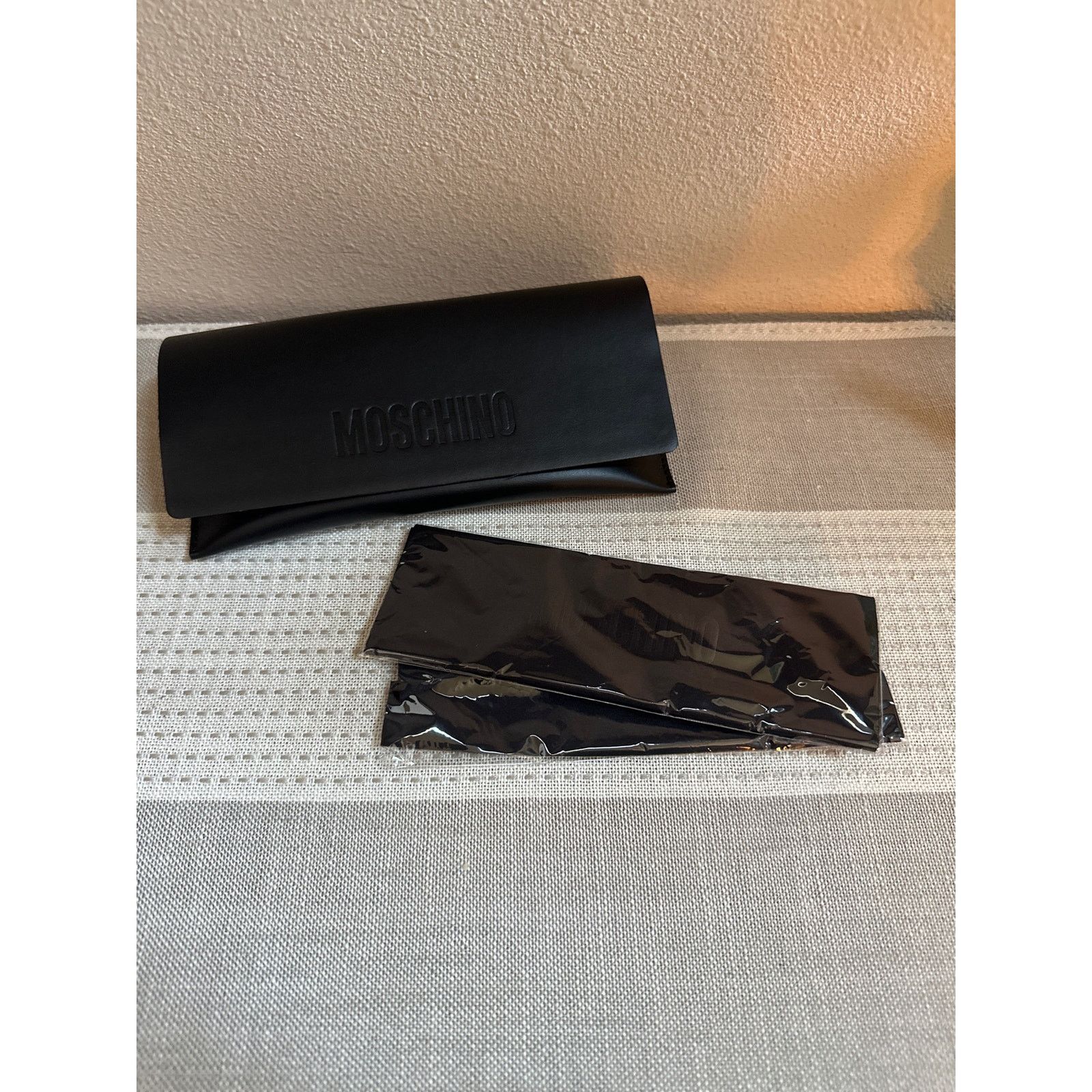 Moschino Moschino Black Leather Sunglass case with cleaning cloth Size ONE SIZE - 1 Thumbnail