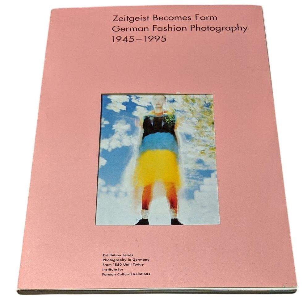 Vintage Photobook Zeitgeist Becomes Form German Fashion Size ONE SIZE - 1 Thumbnail