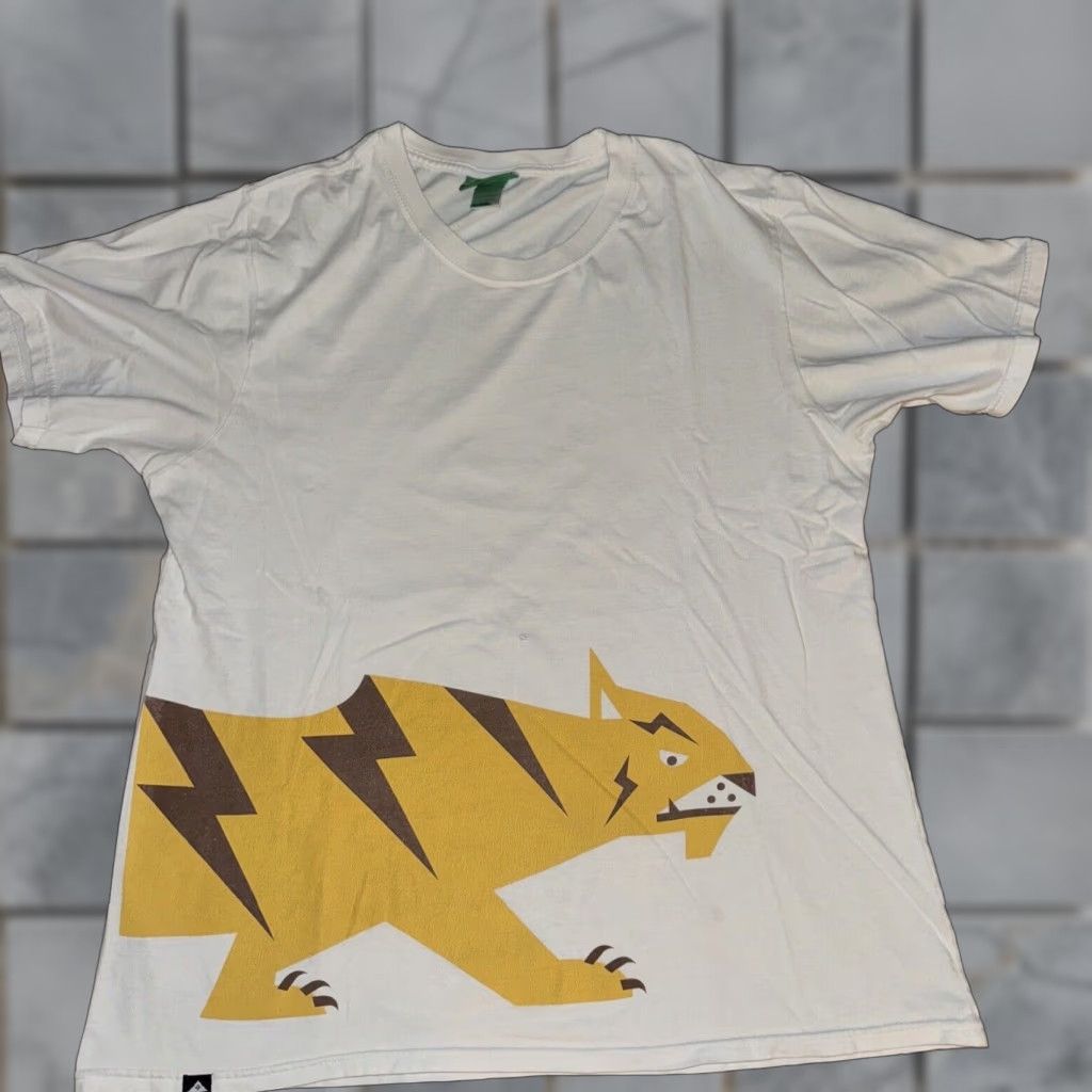 Vintage VINTAGE LRG T-Shirt Men White Large Wrap Around 22x28 Tiger Streetwear Size US L / EU 52-54 / 3 - 1 Thumbnail