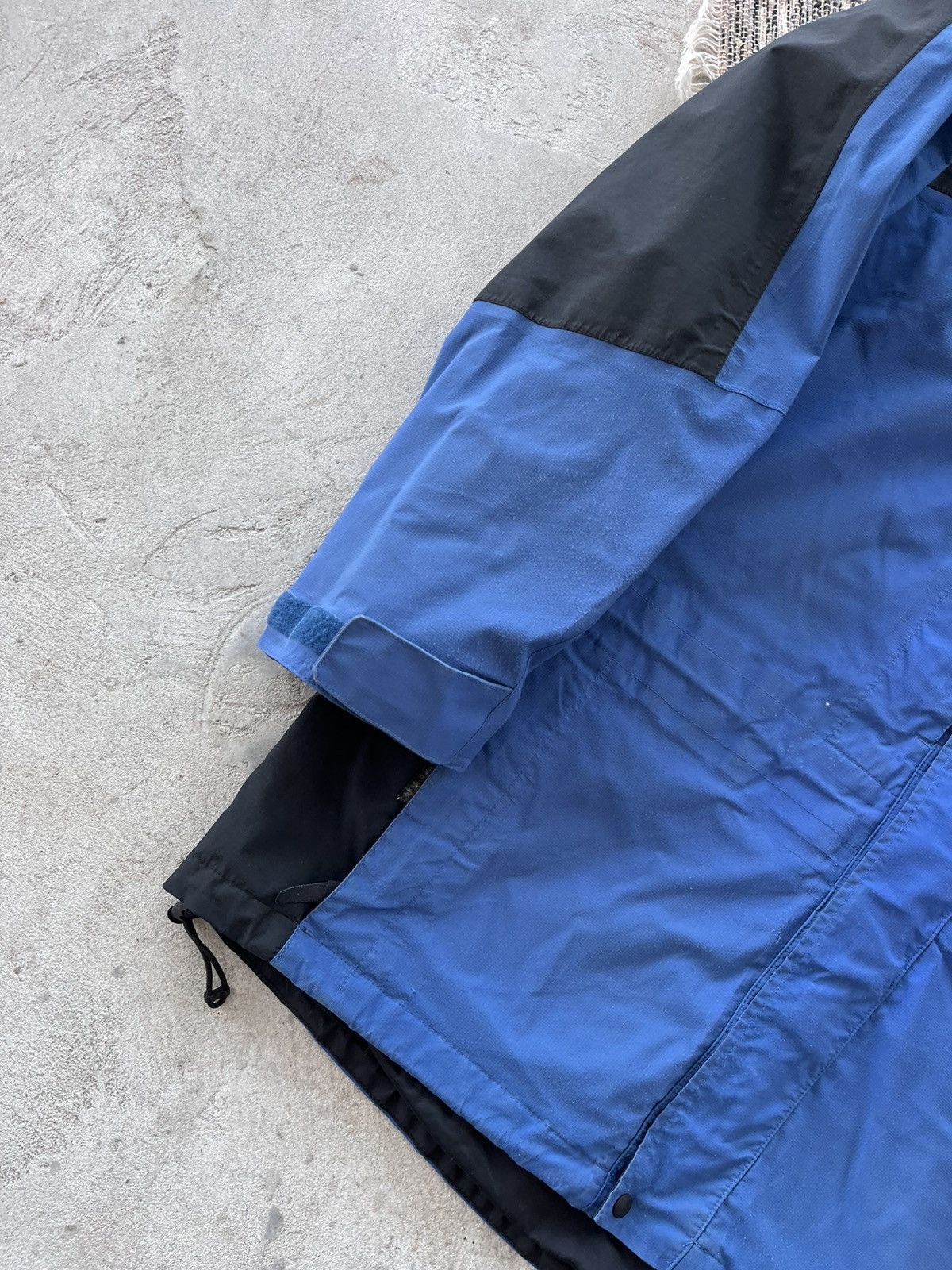 Berghaus Vintage Berghaus GoreTex Navy Black Windbreaker Jacket Y2K Size US L / EU 52-54 / 3 - 3 Thumbnail