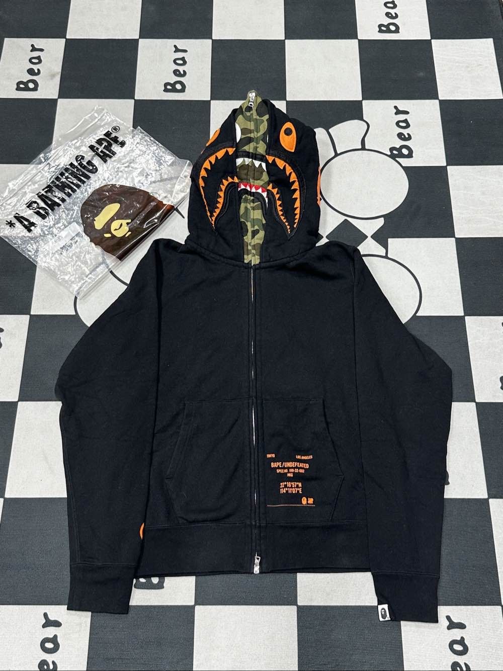Bape A Bathing Ape x Undefeated Shark Hoodie Size M Size US M / EU 48-50 / 2 - 1 Thumbnail