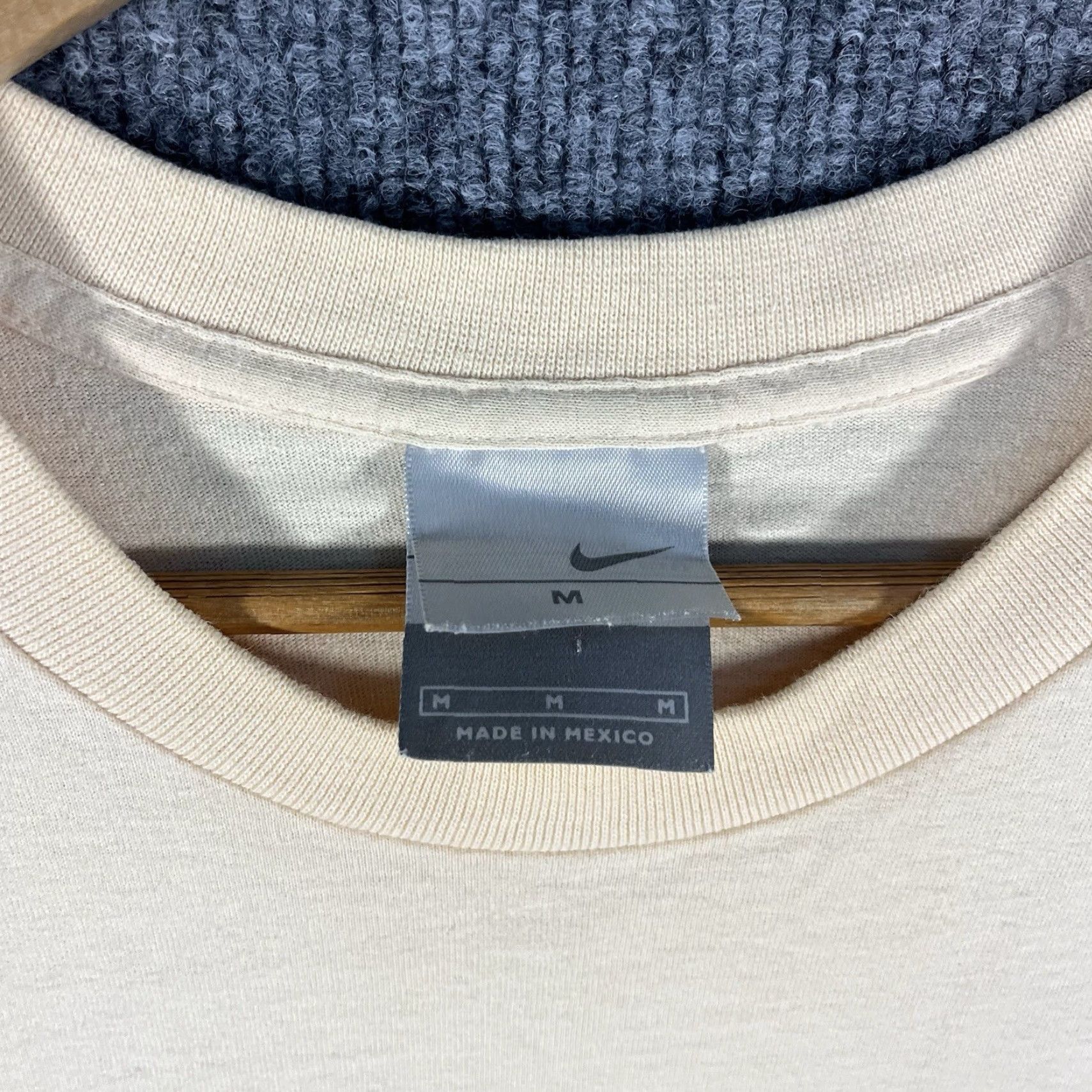Nike VINTAGE Nike T-Shirt Check Swoosh Beige Medium 90s Logo Embroidered Men M Size US M / EU 48-50 / 2 - 3 Thumbnail
