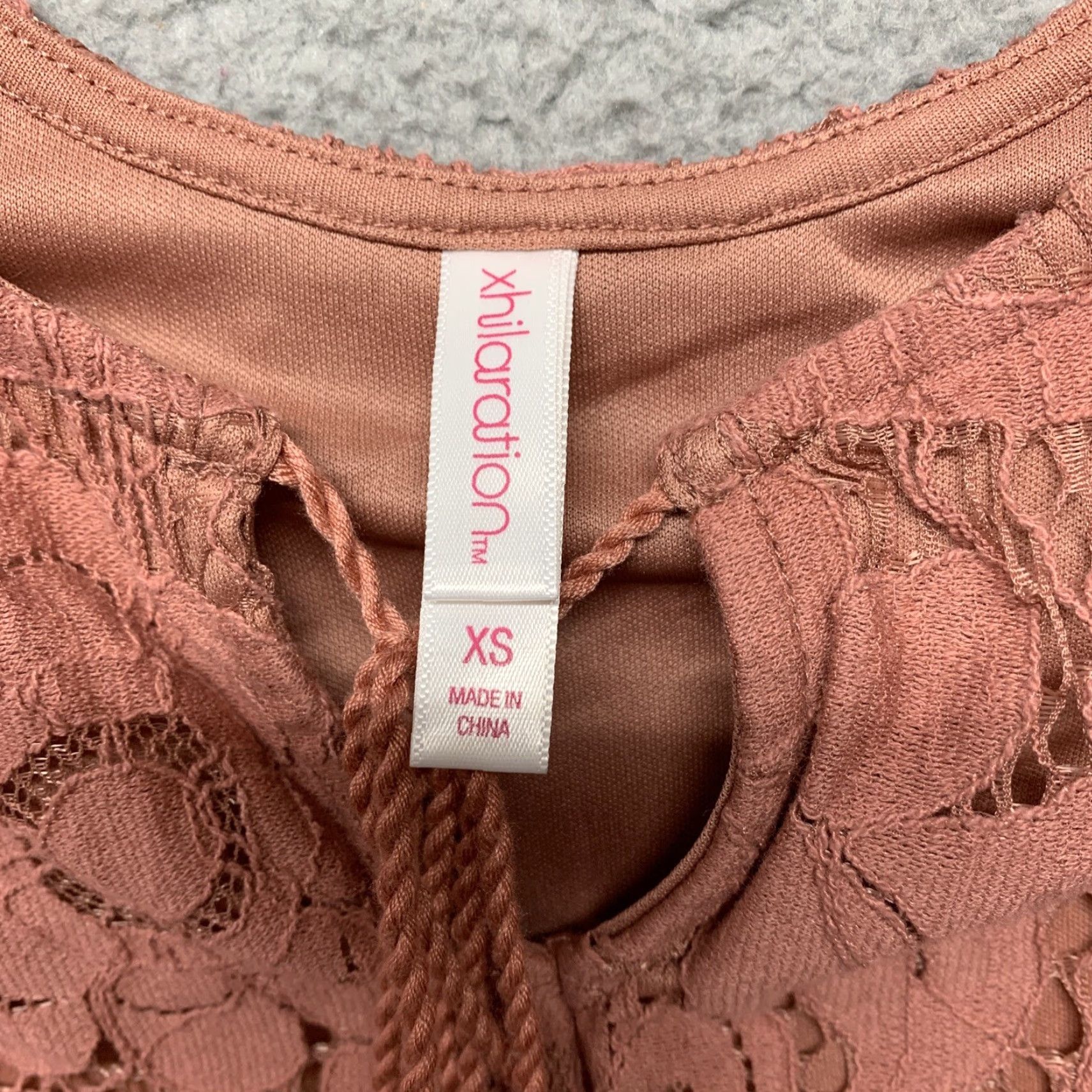 Vintage Xhilaration Dress Women’s XS Lacy Knee Length Dusty Rose Lined Off Shoulders Dress Size XS / US 0-2 / IT 36-38 - 7 Thumbnail