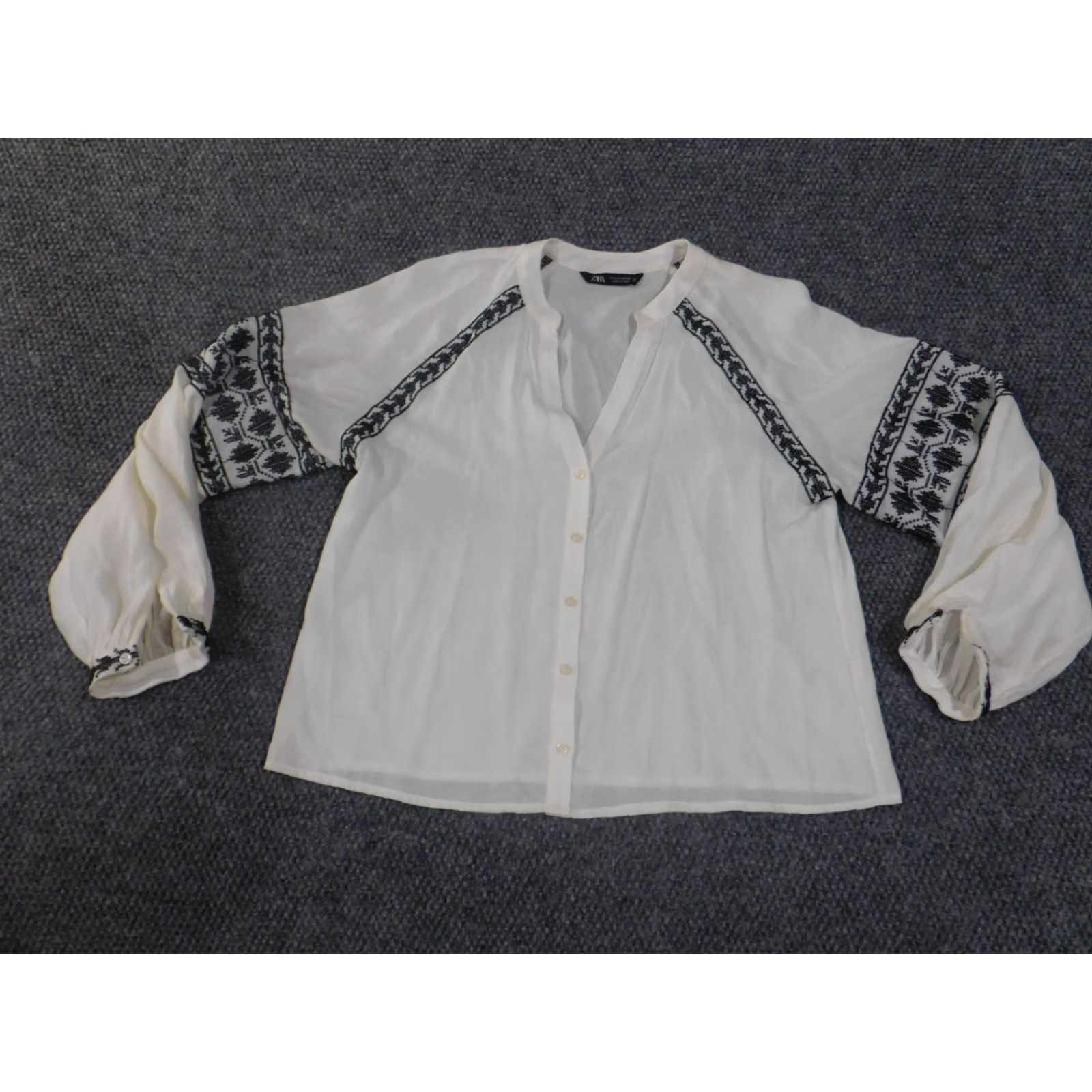 Zara Zara Womens Button-Up Shirt V-Neck Geometric White Small Casual Long Sleeve Regular Fit Stretch Knit Viscose Basic Summer Winter Womens Size S / US 4 / IT 40 - 2 Thumbnail