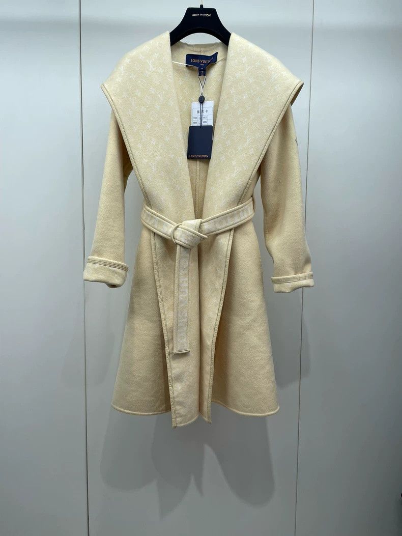 Louis Vuitton Louis Vuitton Bright yellow chicken yellow presbyopic bath Size XXS / US 00 / IT 34 - 1 Thumbnail