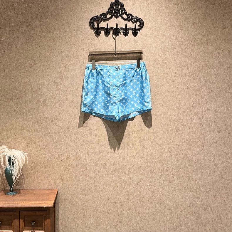 Other Louis Vuitton Blue presbyopic full-print silk shorts Size US 38 / EU 54 - 1 Thumbnail