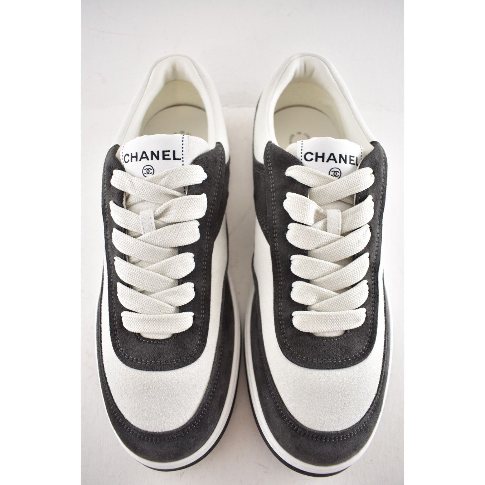 Chanel Chanel Suede White CC Logo Lace Up Runner Sneaker 38 Size US 8 / IT 38 - 6 Thumbnail