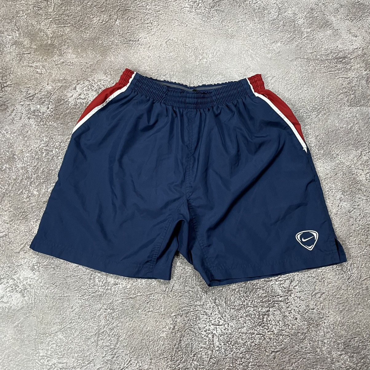 Nike Vintage Y2K Nike Short Logo Sportwear Casual Buymypiece 90s Size US 30 / EU 46 - 2 Thumbnail