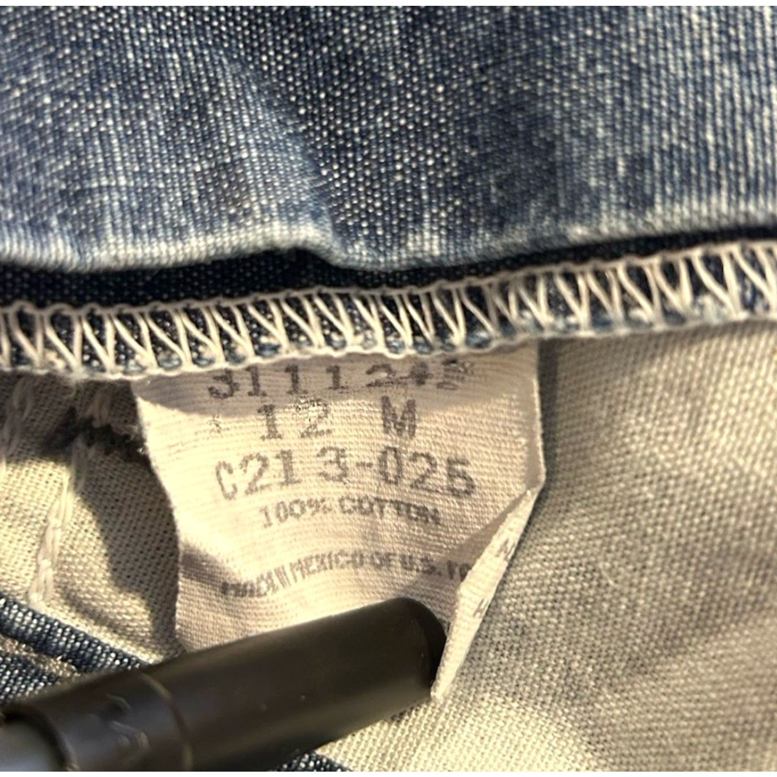 Lee VINTAGE Lee Riveted Jean Shorts 90s Blue Denim High Rise 12 Women's Denim Shorts 5-Pocket Inseam 4.5 in Casual Wear Size 34" / US 12 / IT 48 - 5 Thumbnail