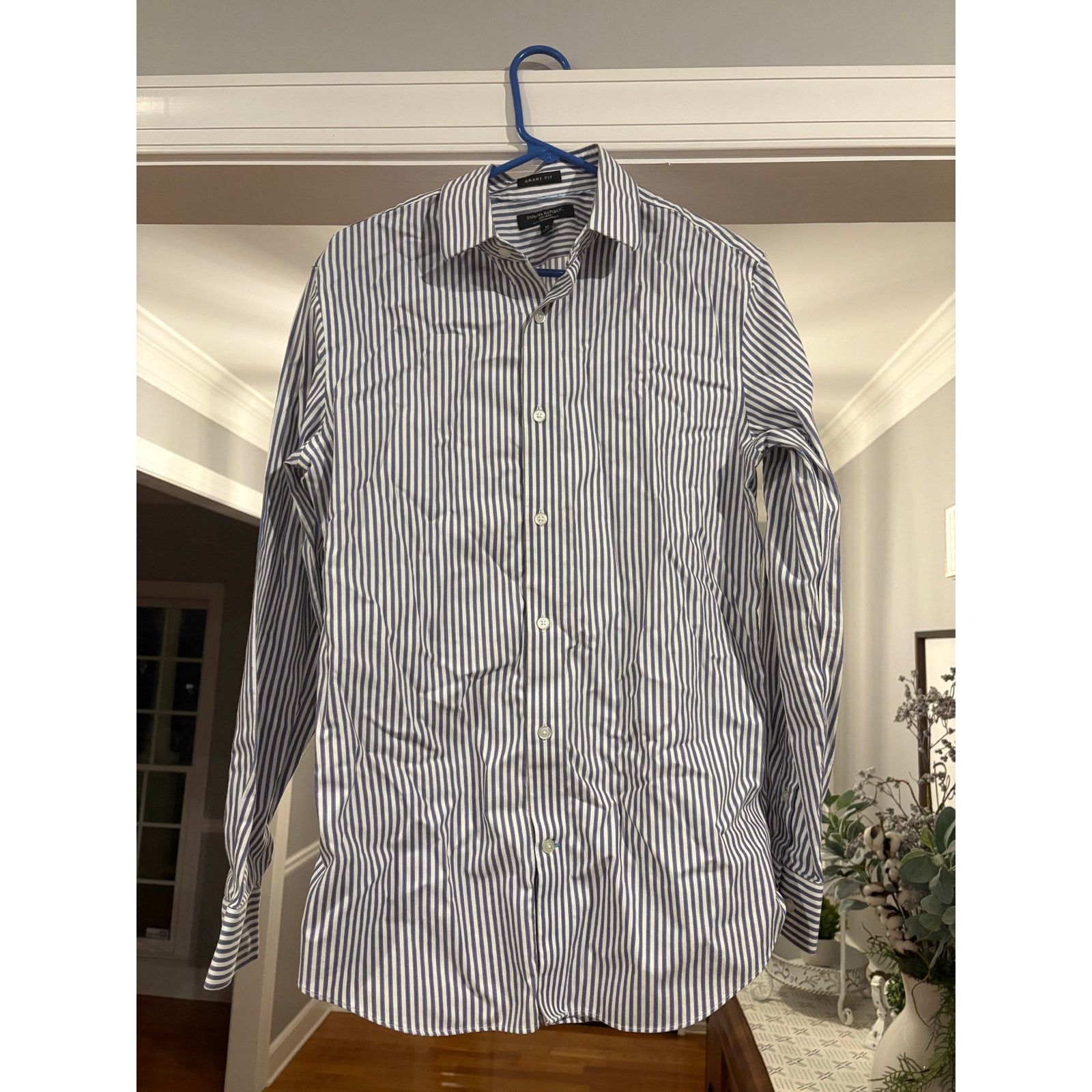 Banana Republic Banana Republic Men’s Button-Down Shirt – Size M Size US M / EU 48-50 / 2 - 3 Thumbnail