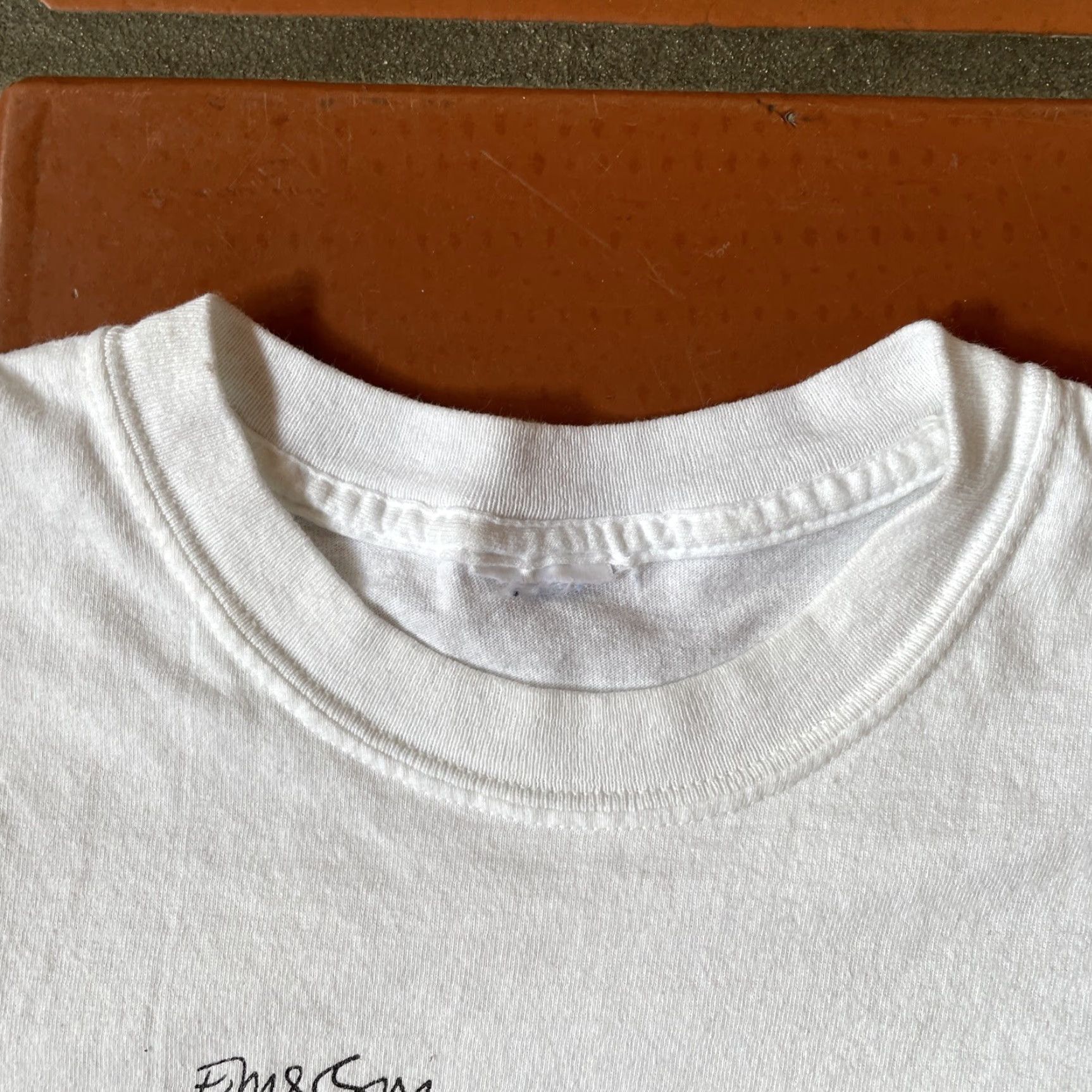 Vintage VINTAGE Emerson Quillin Comic 2002 Y2K Mens M White Graphic Print T-Shirt Size US M / EU 48-50 / 2 - 5 Thumbnail
