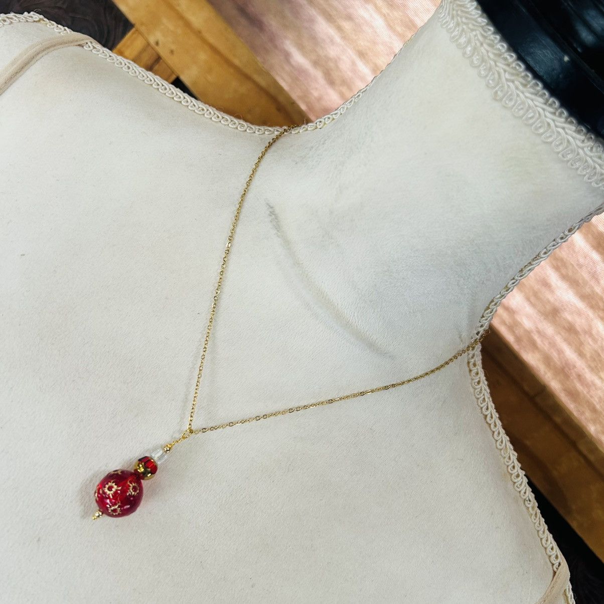 Handmade Handcrafted elegant glass beaded pendant on chain necklace Size ONE SIZE - 2 Thumbnail