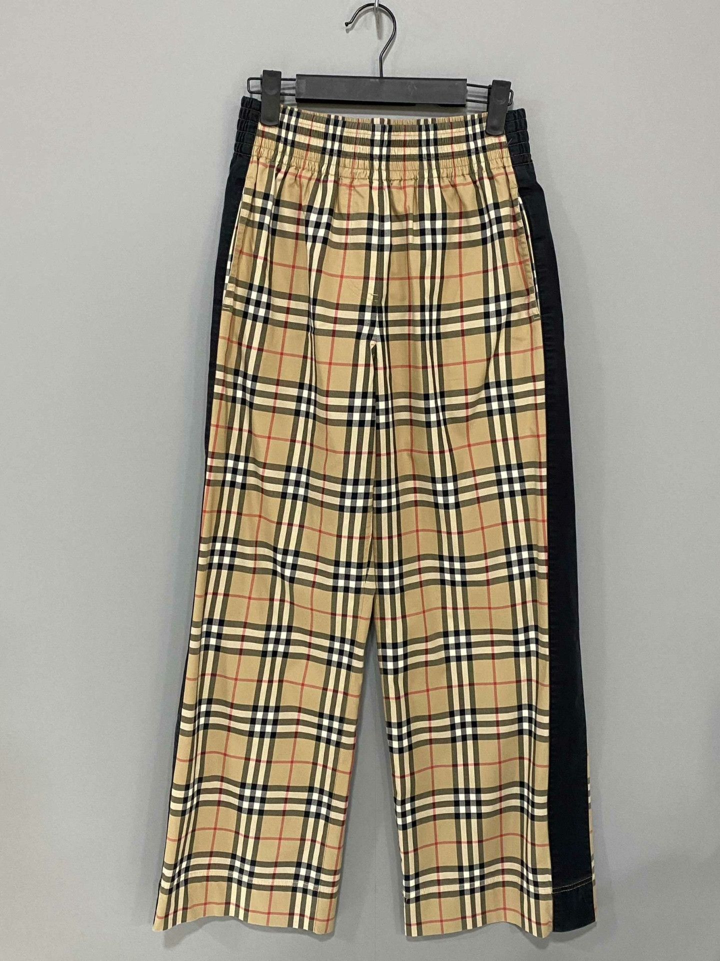 Burberry Burberry Plaid Pants 28 Women Size 28" / US 6 / IT 42 - 1 Thumbnail