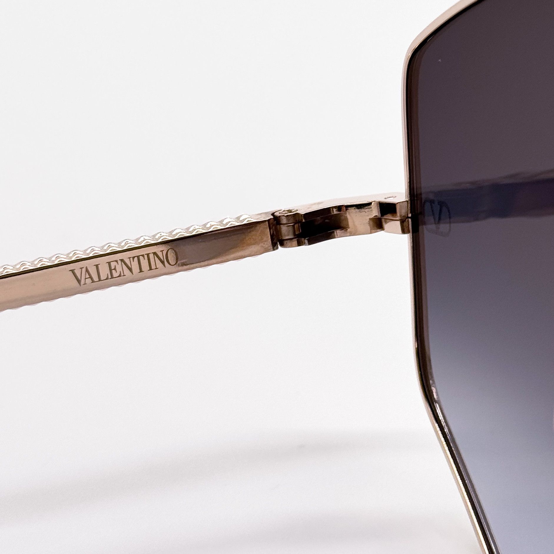 Valentino NEW VALENTINO V-HEXAGON VLS-115A GRAY TITANIUM SUNGLASSES Size ONE SIZE - 9 Thumbnail