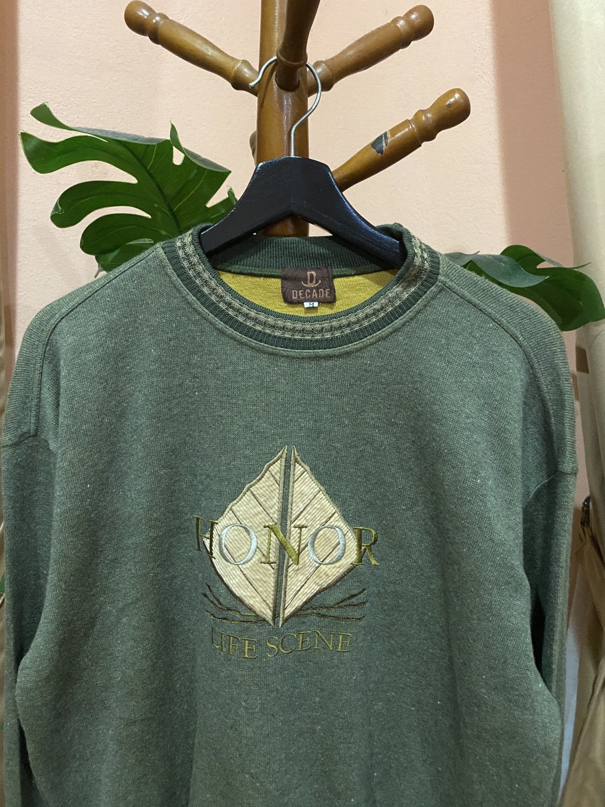 Other Decade “Honor Life Scene” Olive Green Vintage Sweatshirt Size US M / EU 48-50 / 2 - 4 Thumbnail