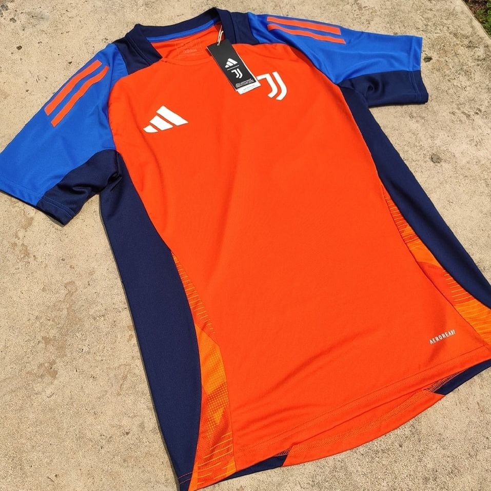 Adidas 𝐀𝐝𝐢𝐝𝐚𝐬 𝐉𝐮𝐯𝐞𝐧𝐭𝐮𝐬 𝐉𝐞𝐫𝐬𝐞𝐲 𝐭𝐫𝐚𝐢𝐧𝐢𝐧𝐠 Size US L / EU 52-54 / 3 - 1 Thumbnail
