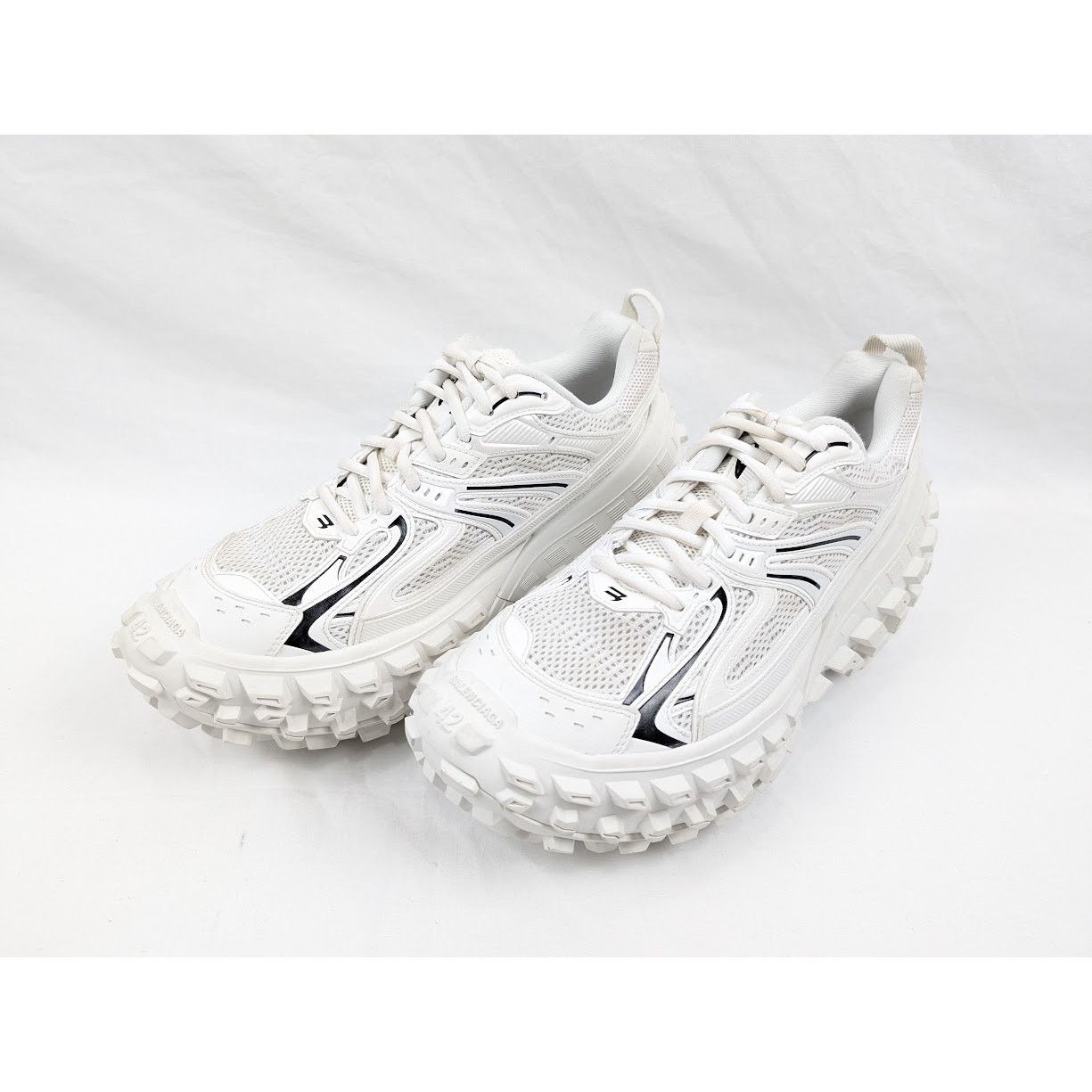 Balenciaga o1rshd1 Bouncer/Contrast Sneakers in Eggshell/Black Size US 9 / EU 42 - 17 Thumbnail