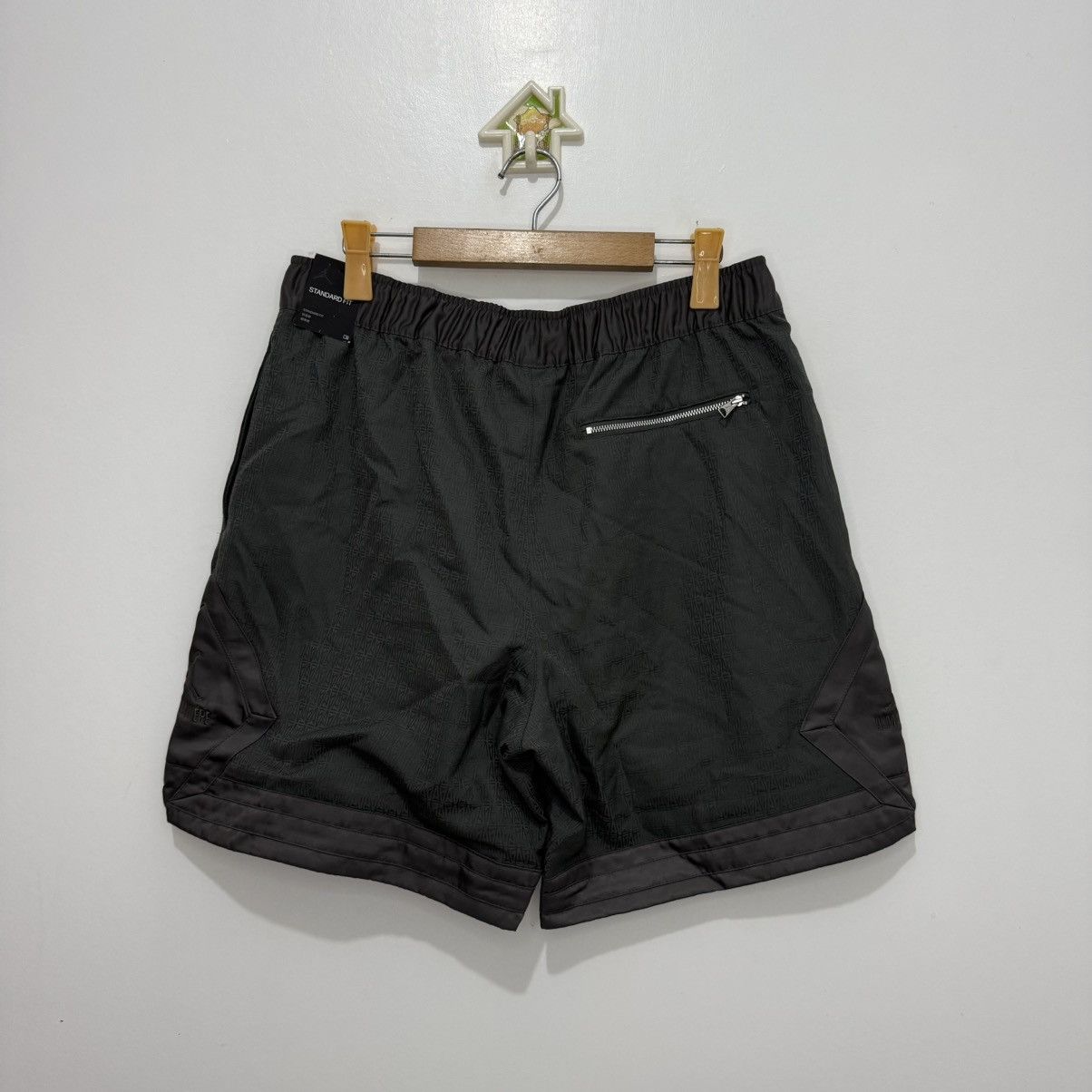 A Ma Maniere × Jordan Brand Jordan A Ma Maniere Full Print Jaguar Knit Shorts Size US 36 / EU 52 - 3 Thumbnail