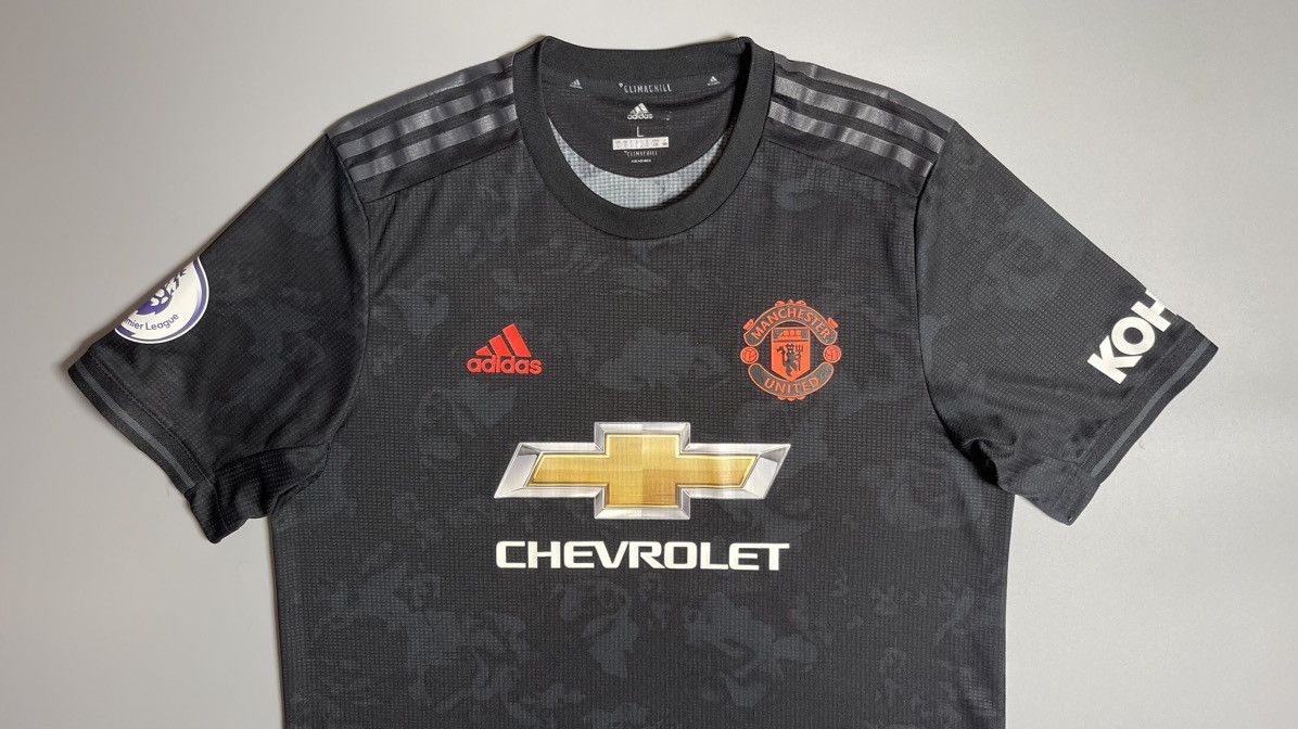 Adidas × Vintage MAN UNITED ADIDAS 2019/2020 FOOTBALL JERSEY #18 FERNANDES Size US L / EU 52-54 / 3 - 3 Thumbnail