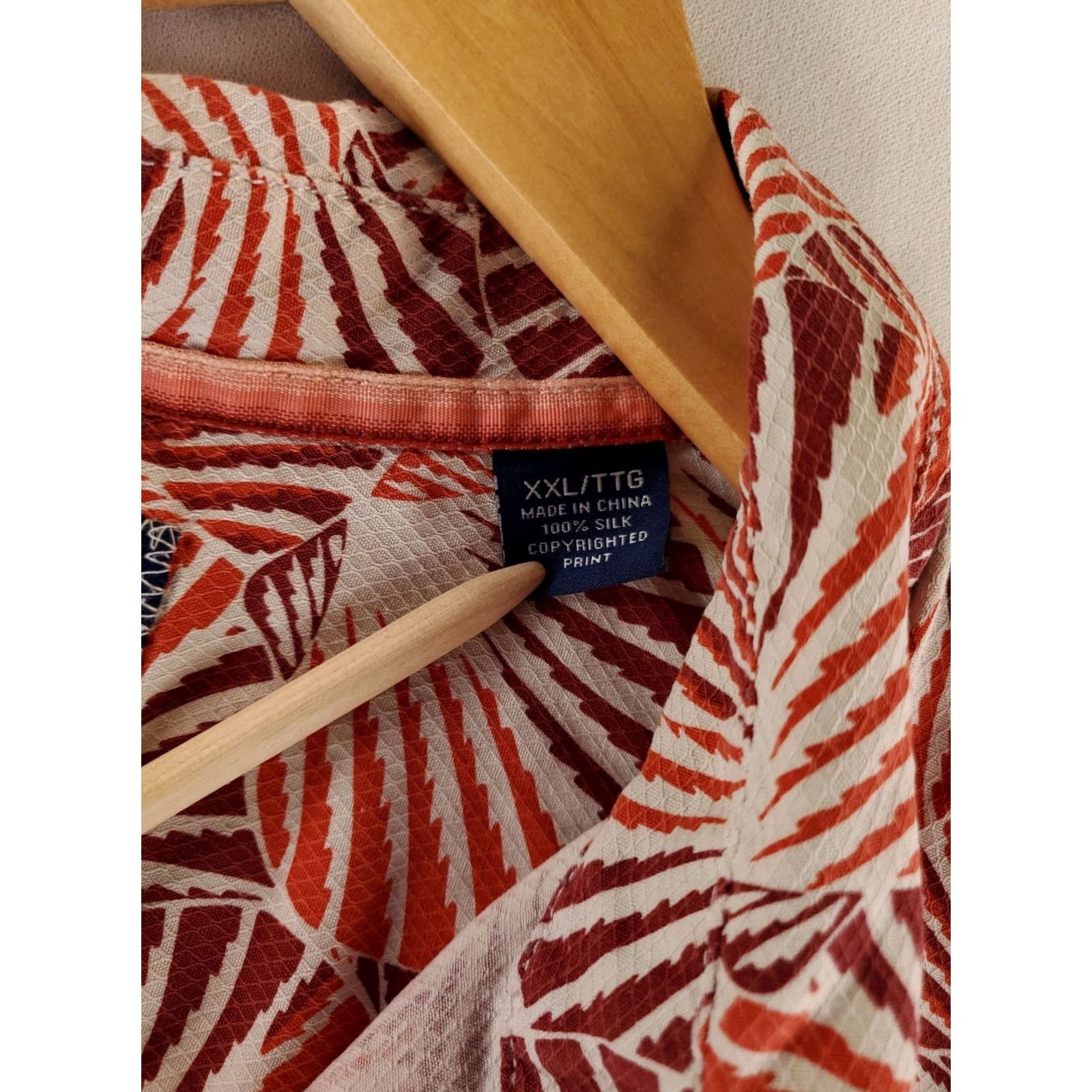 Tommy Bahama Tommy Bahama Caliente Shell We Dance Hawaiian Shirt Red Orange Mens XXL Multicolor Short Sleeve Shirt Mens 2XL Size US XXL / EU 58 / 5 - 2 Thumbnail