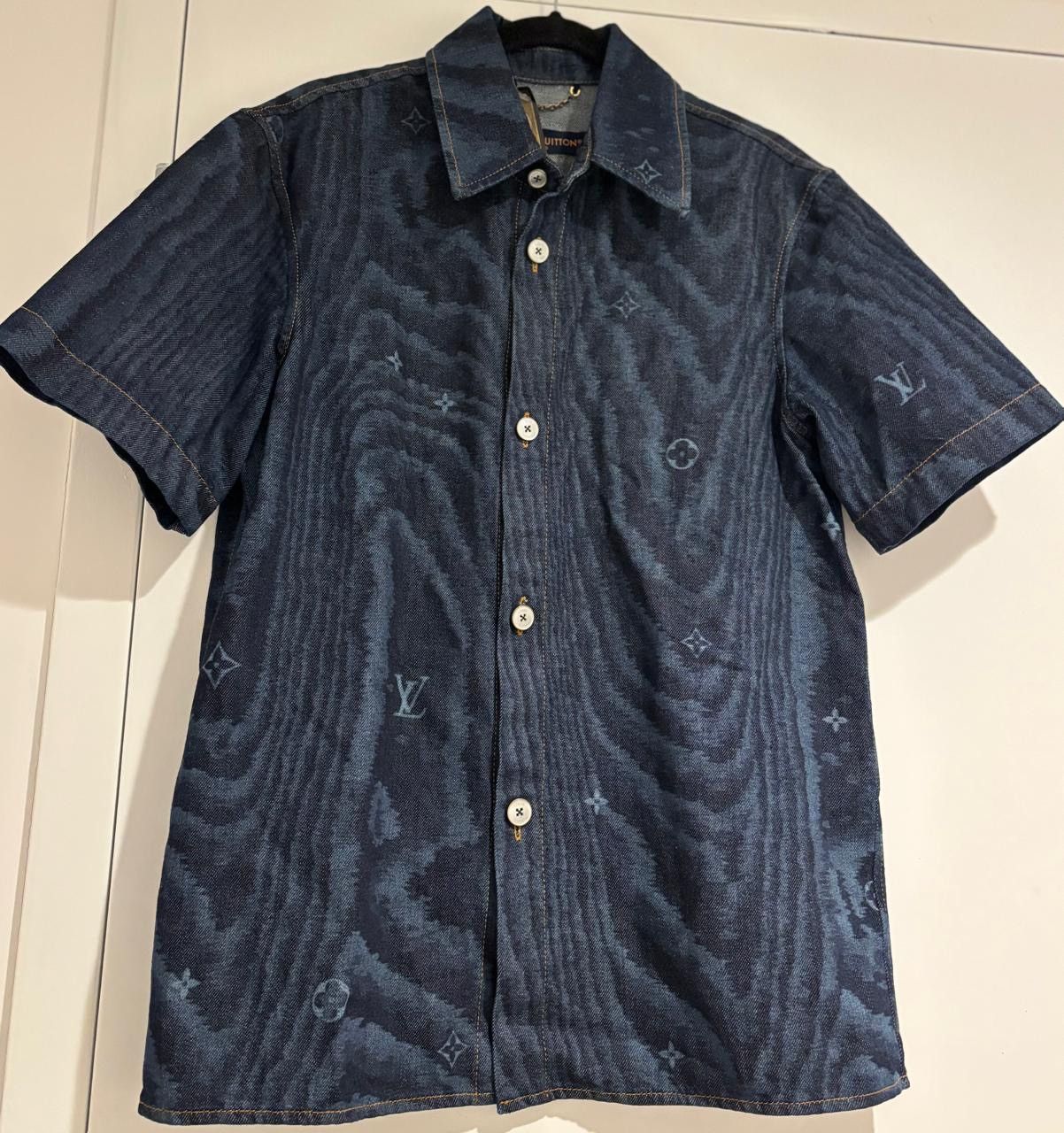 Louis Vuitton Louis Vuitton Short Sleeved Denim Shirt Size US S / EU 44-46 / 1 - 4 Thumbnail