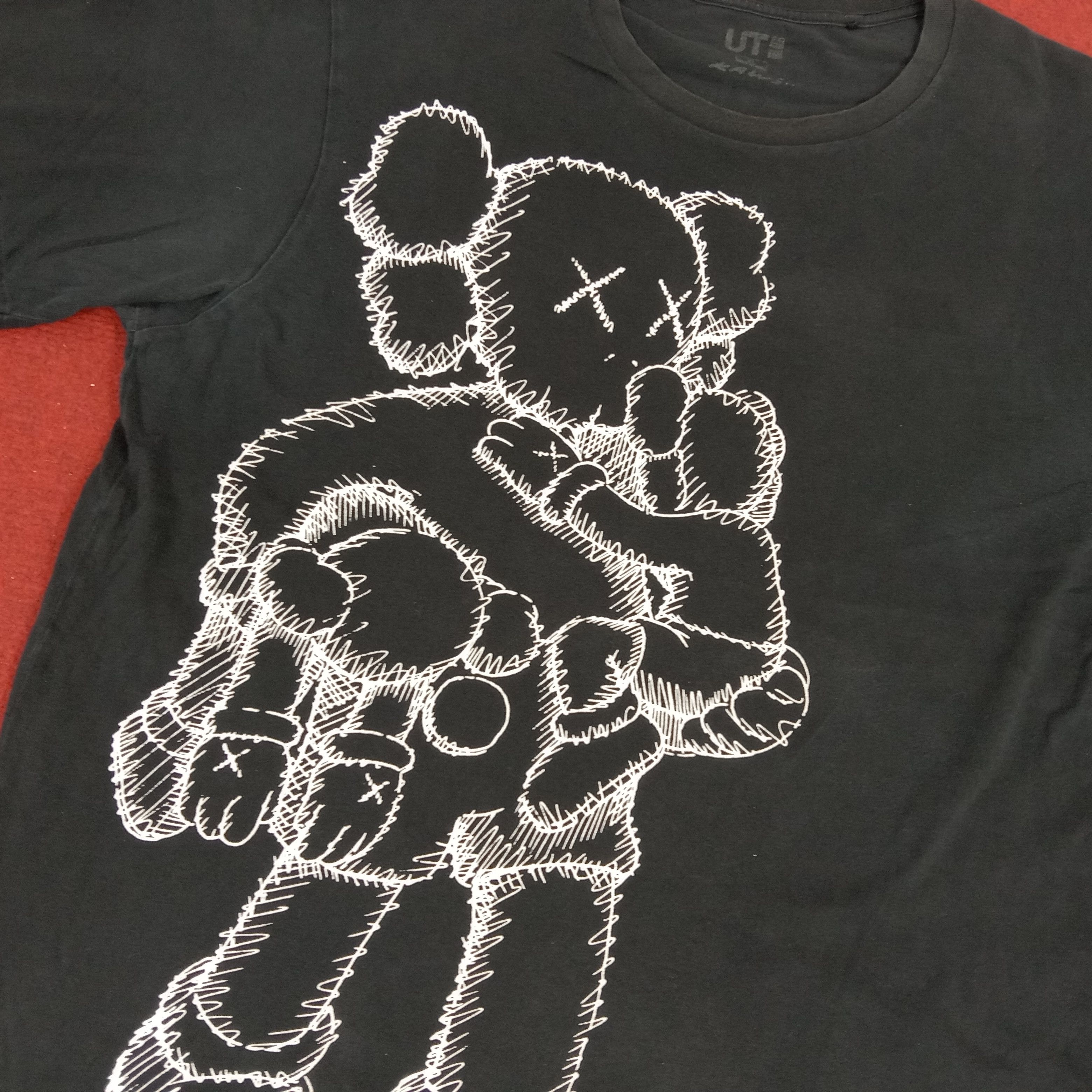 Kaws × Uniqlo Kaws x Japanese Brand Streetwear Big Print Design Tshirt Size US XL / EU 56 / 4 - 2 Thumbnail