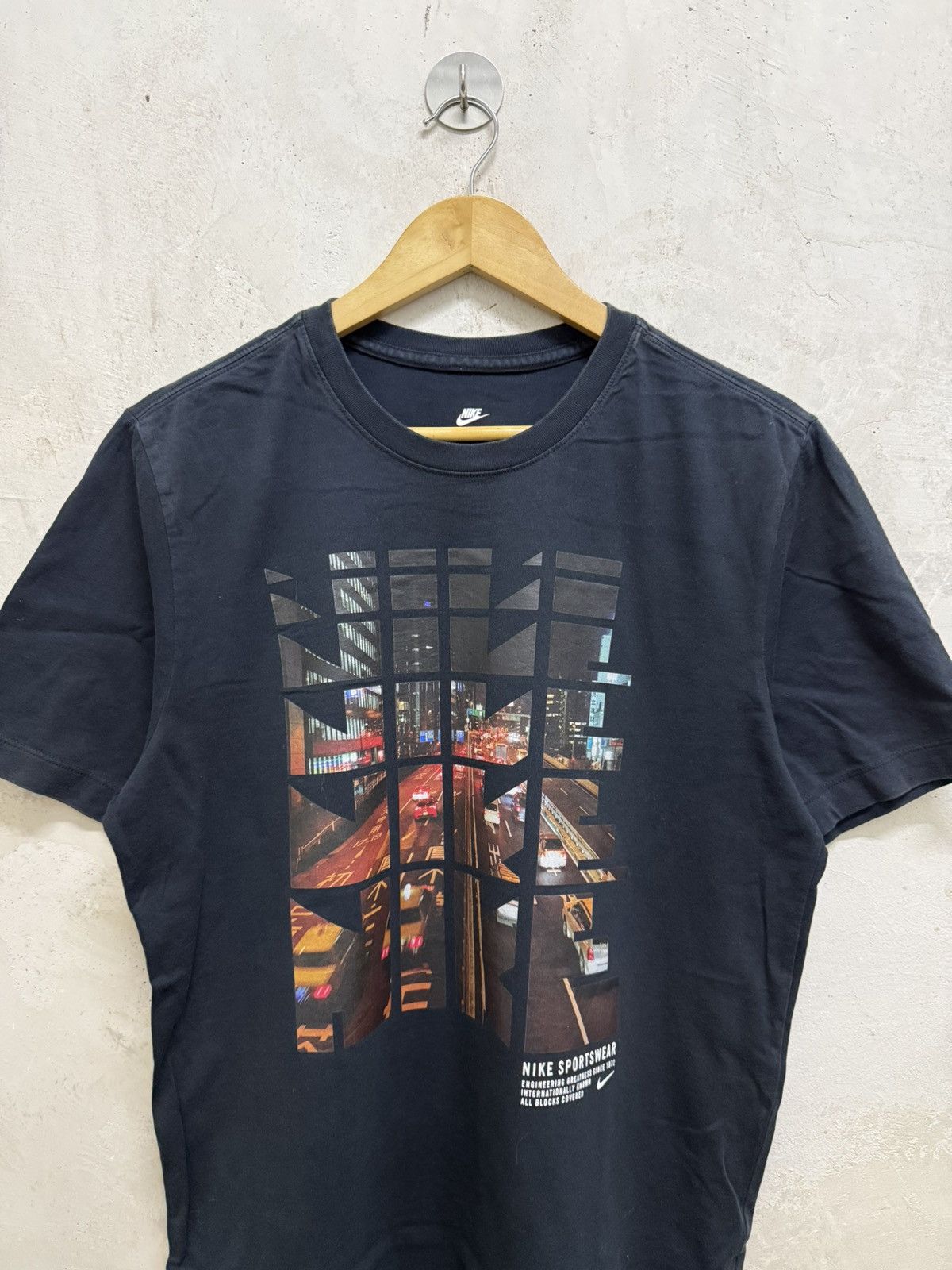 Nike Nike City Graphic Tshirt Size US XL / EU 56 / 4 - 2 Thumbnail