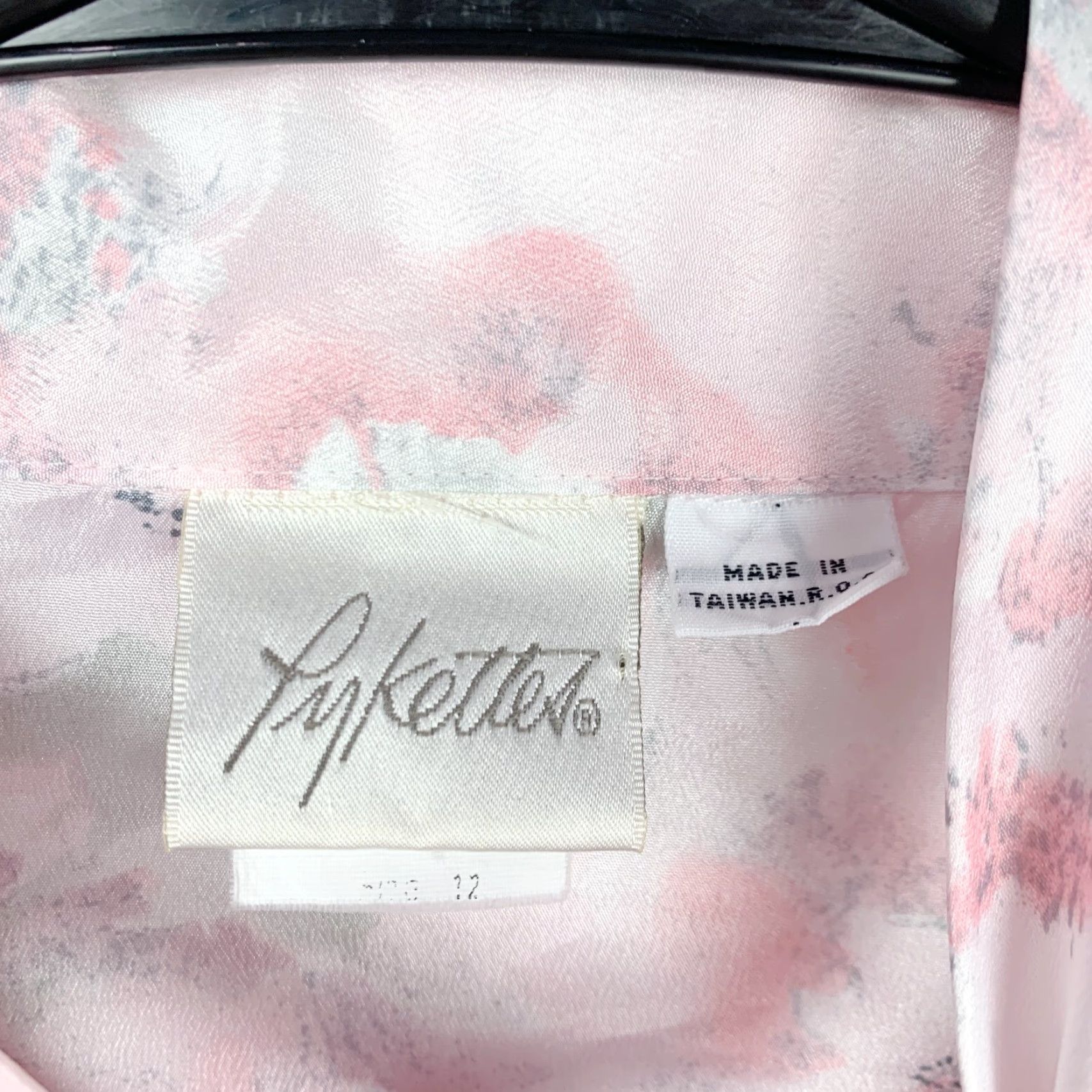Vintage VINTAGE Pykettes Shirt Abstract Floral Slick Lightweight Button Up Tie Neck 12 Pink 1980s Secretary/Geek Mens Womens Size XL / US 12-14 / IT 48-50 - 3 Thumbnail