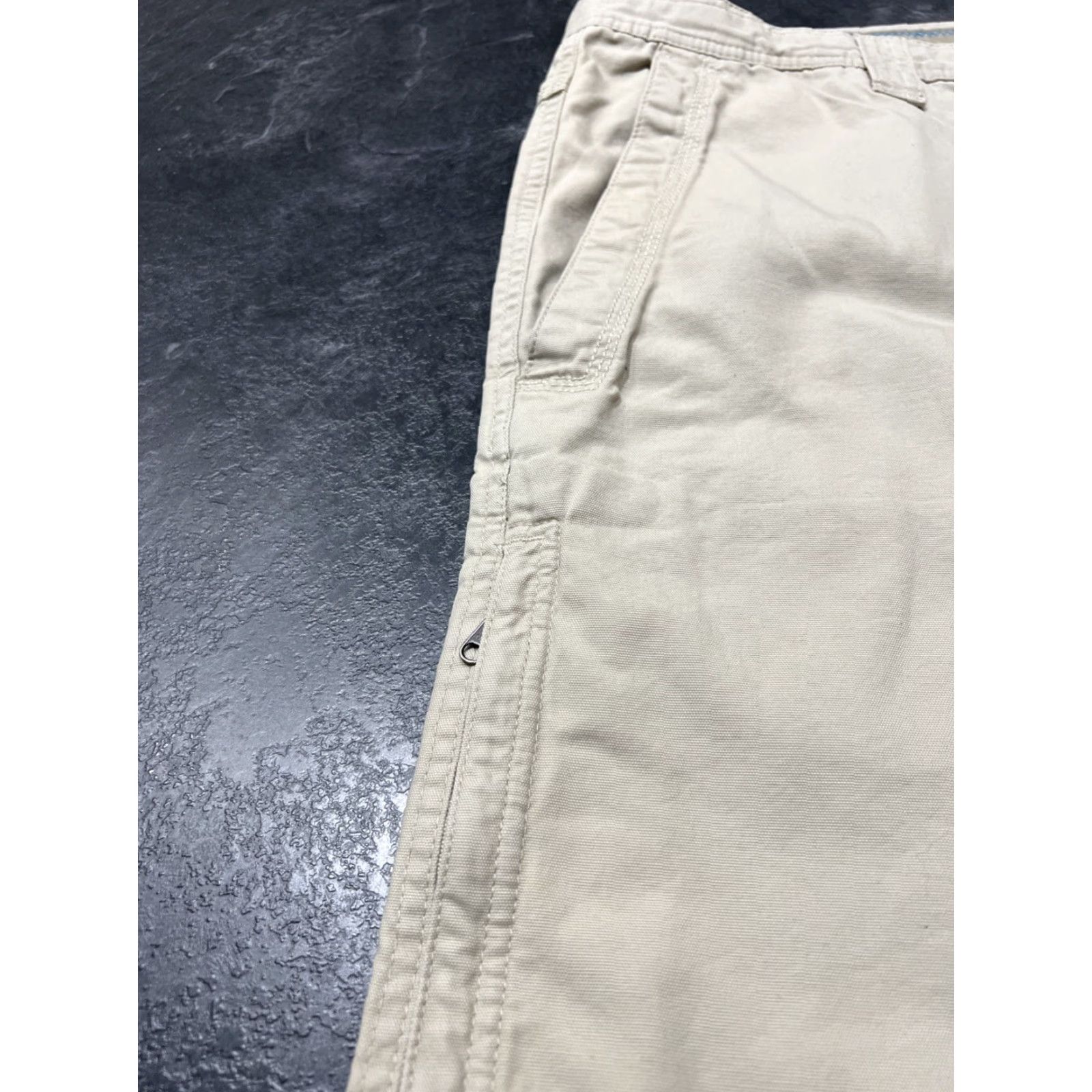 Vintage Columbia Cargo Shorts Mens 50W 9L Beige Khaki Cotton Flat Front Inseam 9in Snap Pockets Outdoor Casual Regular Size 50 Size US 34 / EU 50 - 4 Thumbnail