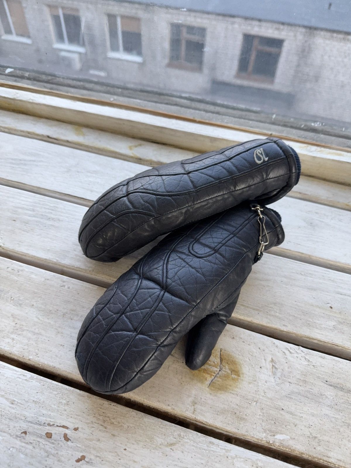 Genuine Leather × Japanese Brand × Vintage Vintage 90s Avant Garde Blue Rare Japanese Leather Gloves Size ONE SIZE - 1 Thumbnail