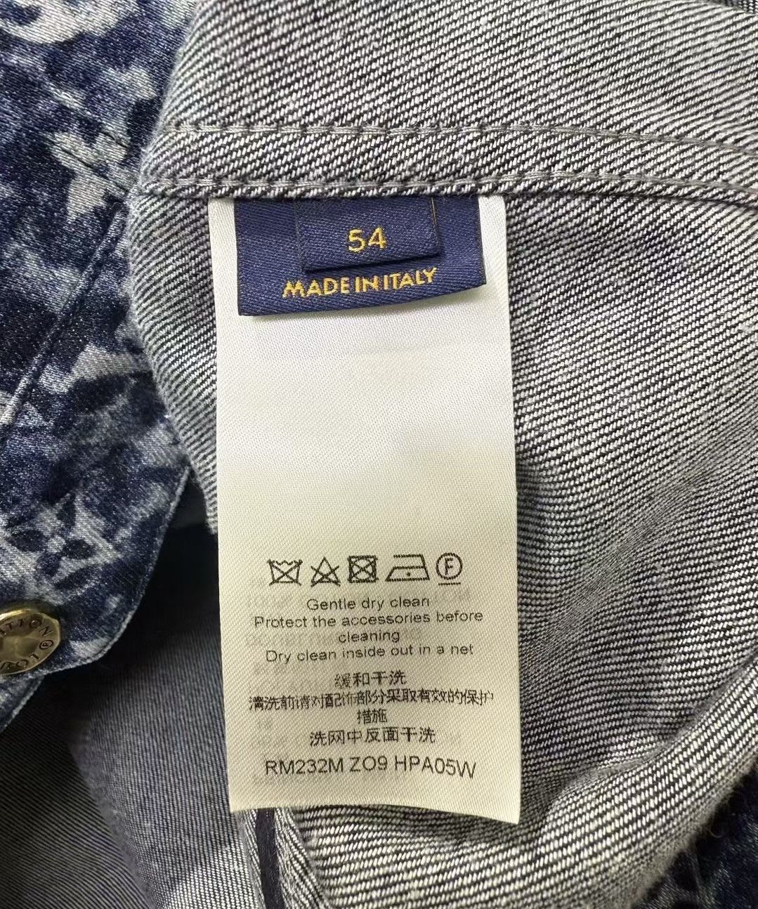 Louis Vuitton Louis Vuitton 54 Distinct Monogram Denim Jacket Dark Blue Size US L / EU 52-54 / 3 - 7 Thumbnail