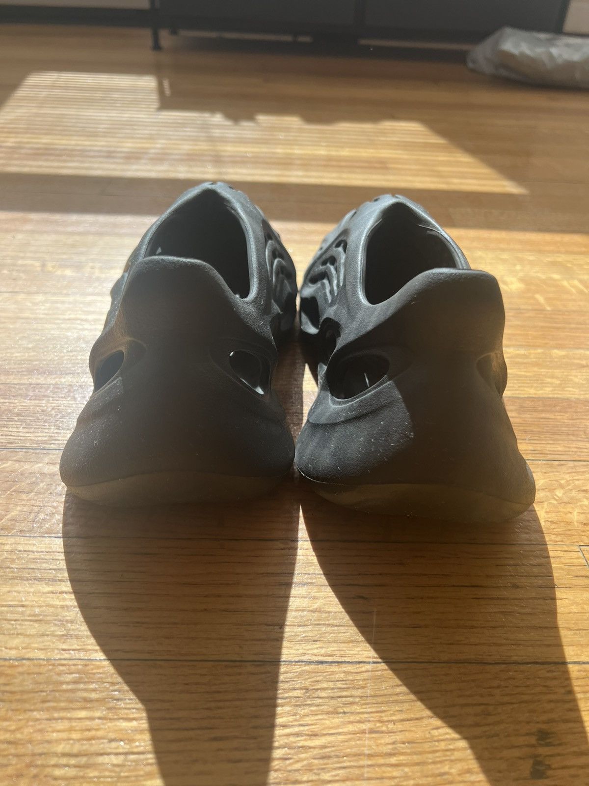 Yeezy Yeezy Foam RNR “Onyx” 2024 Size US 10 / EU 43 - 4 Thumbnail