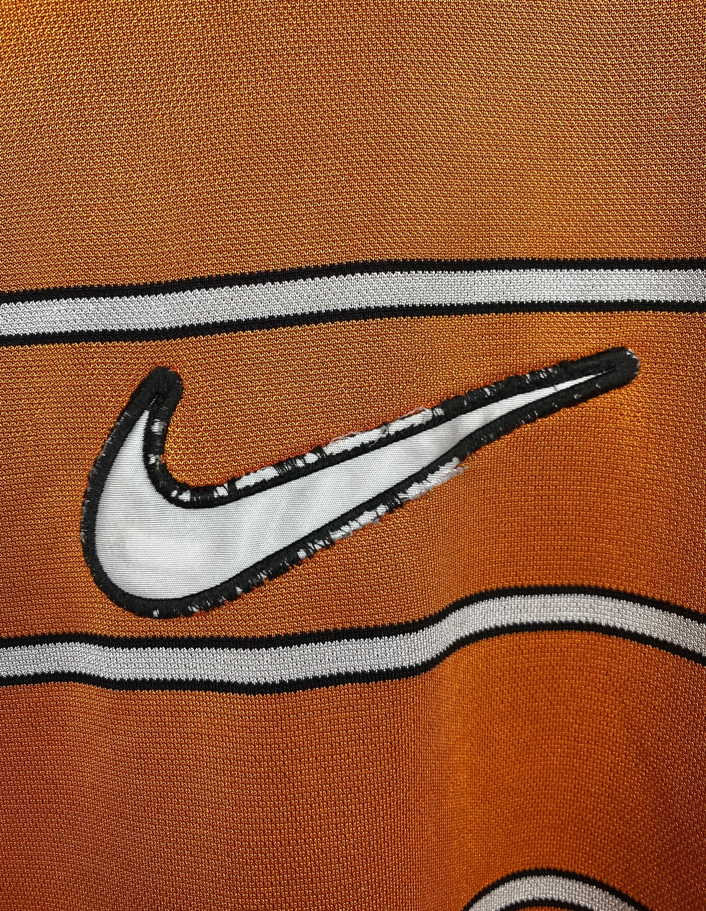 Nike Nike 90s Vintage Center Logo Swoosh T-Shirt Tee Size US XL / EU 56 / 4 - 3 Thumbnail