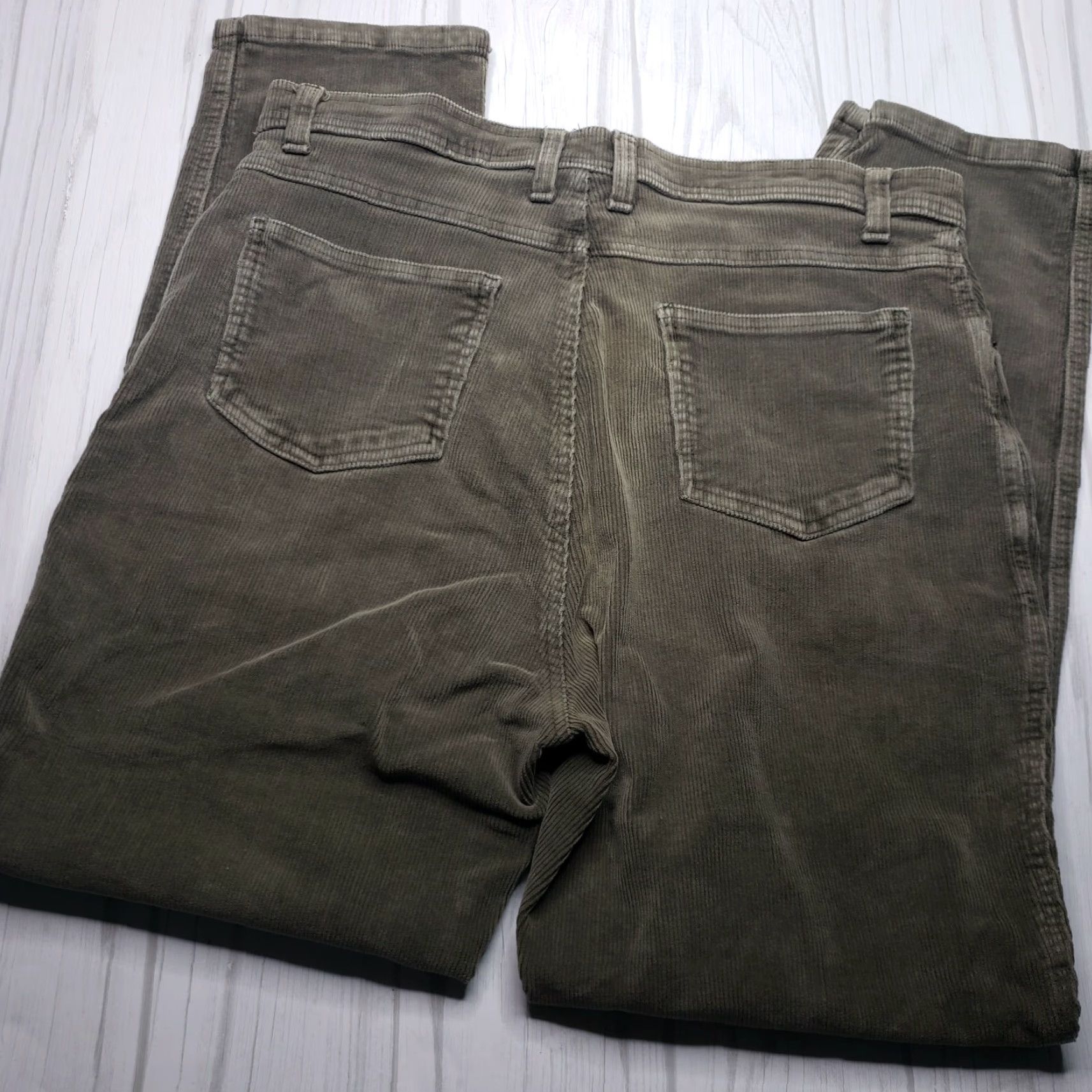 Bill Blass VINTAGE Bill Blass Womans 16 Olive Green Corduroy Straight Leg Pants Pockets Jeans Casual Formal Womens Pants 16 29" Inseam 98% Cotton 2% Spandex Size 38" / US 16 / IT 52 - 4 Thumbnail