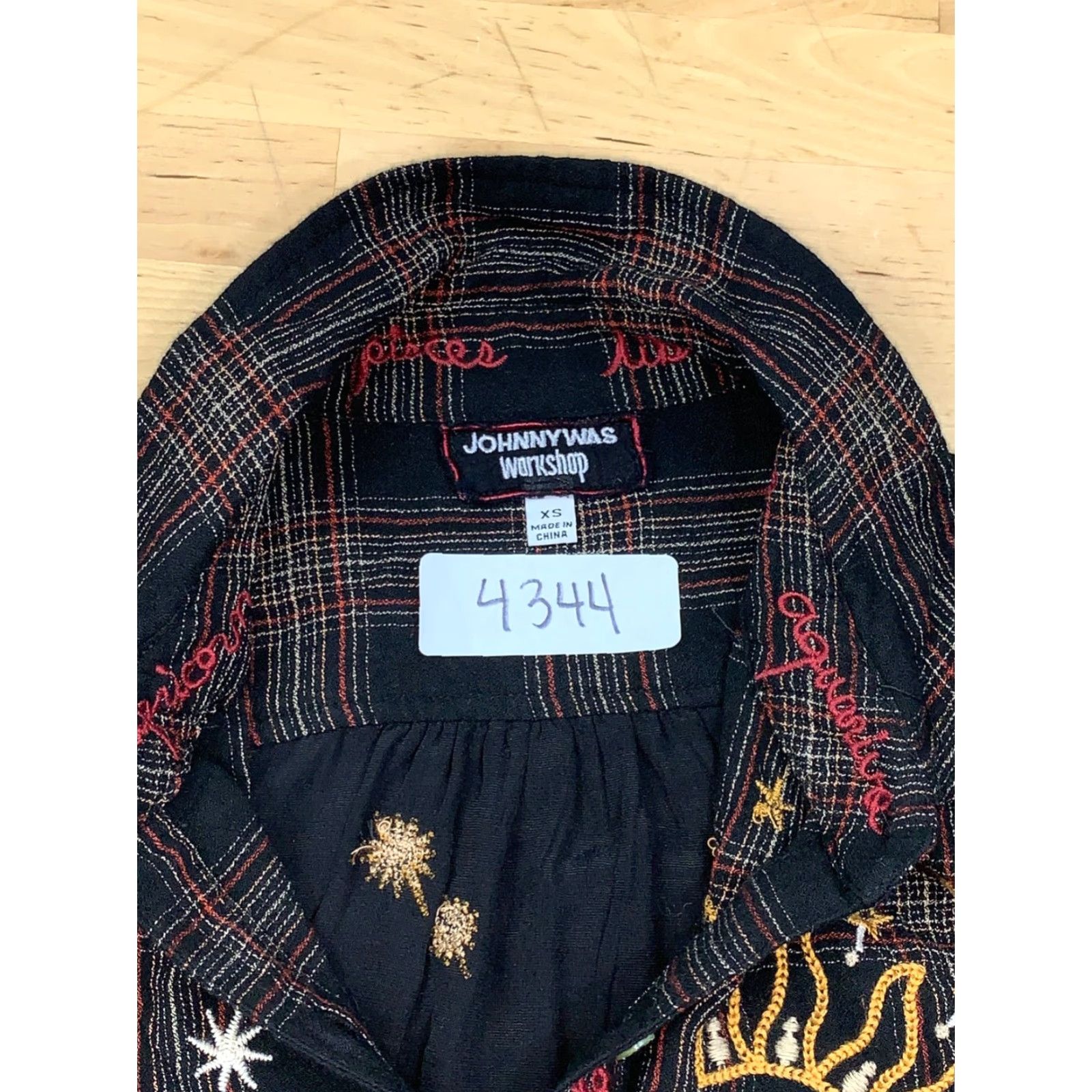 Johnny Was VINTAGE Johnny Was Workshop Zodiac Embroidered Button-Up Long Sleeve XS Velvet Black Women's Shirt/ tunic (if applicable) Size XS / US 0-2 / IT 36-38 - 4 Thumbnail