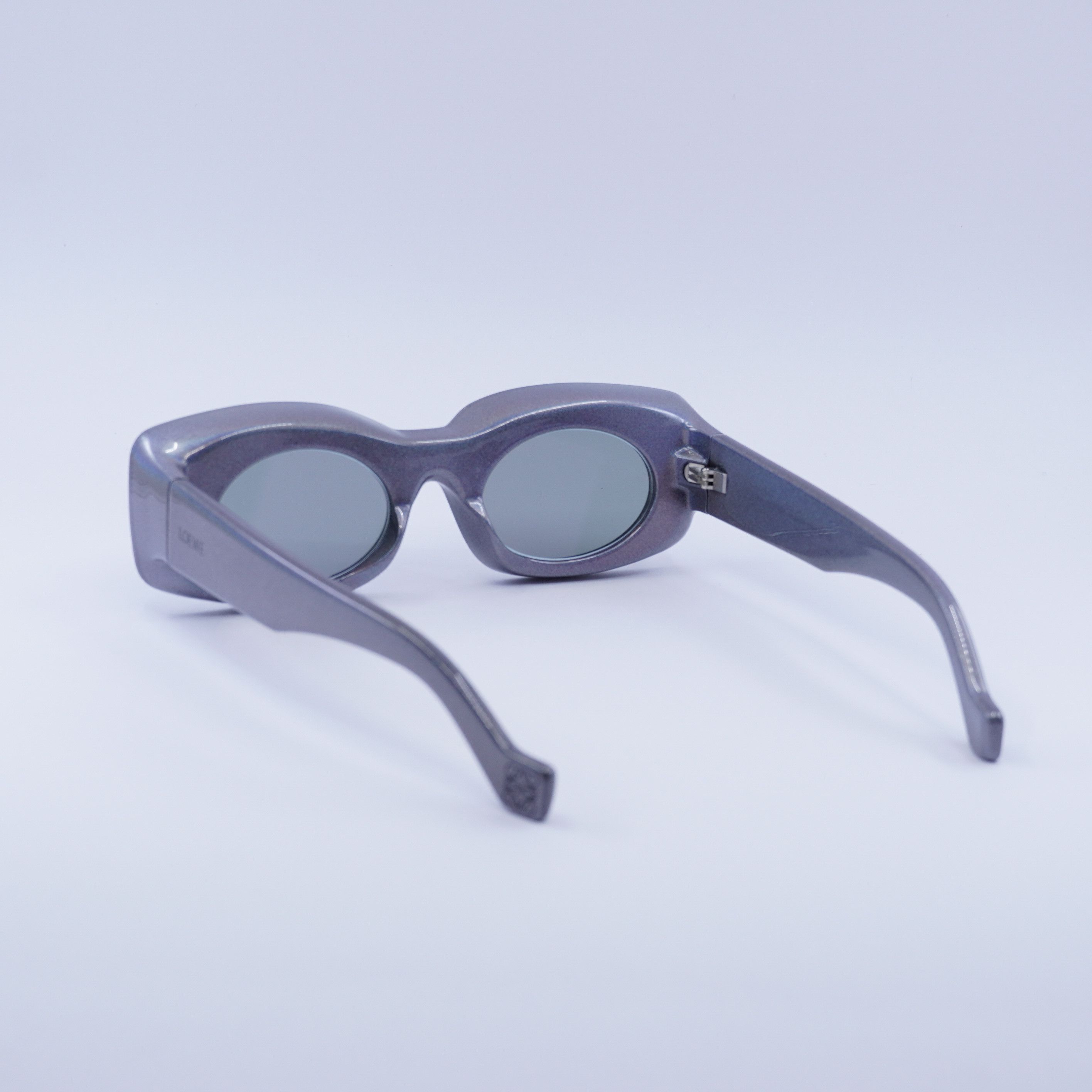 Loewe Loewe LW40033I 05X Sunglasses Pearlescent Rectangle Frame Size ONE SIZE - 7 Thumbnail