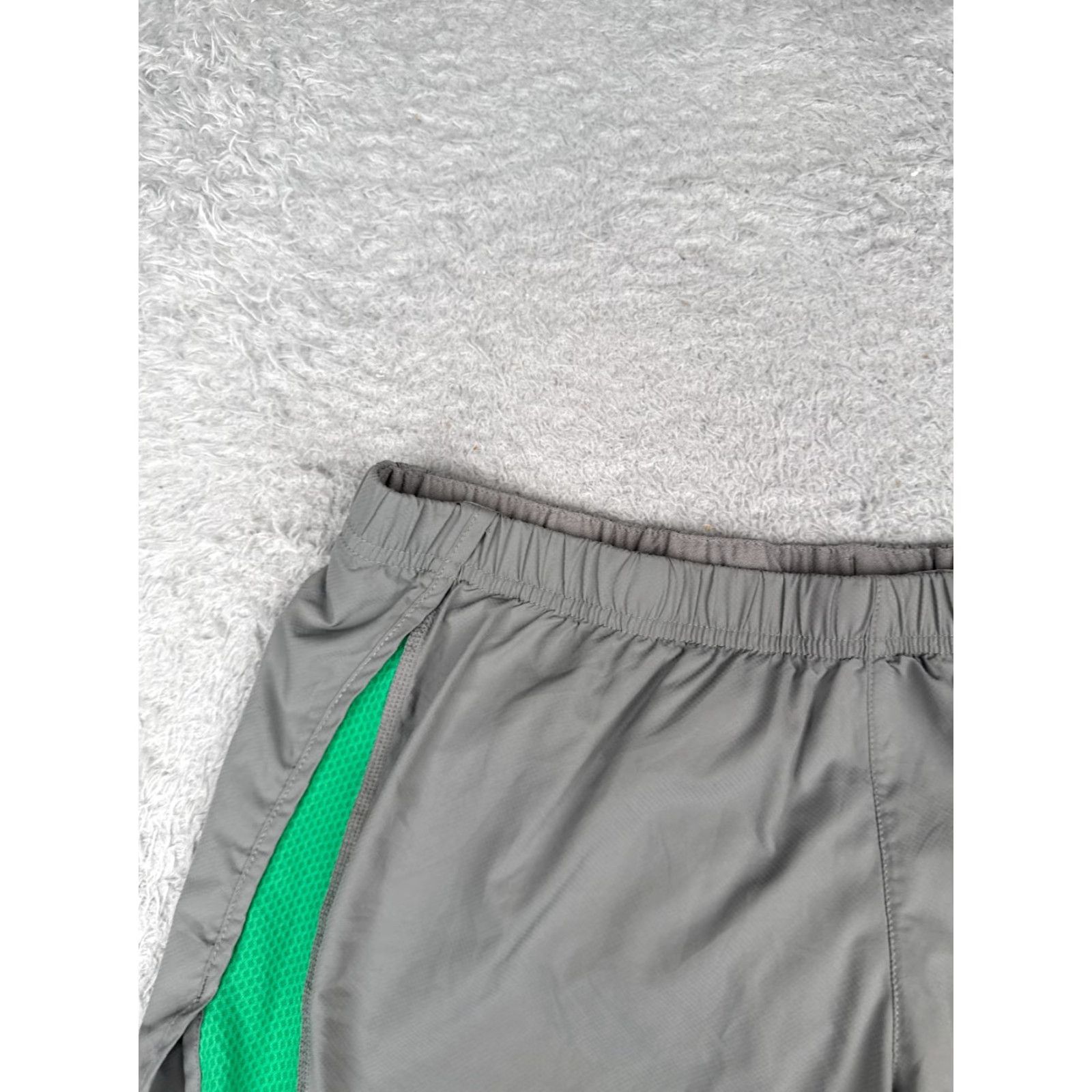 Patagonia Patagonia Shorts Women Medium Gray Green Strider Shorts 100% Polyester Run 24651 Size 32" / US 10 / IT 46 - 4 Thumbnail