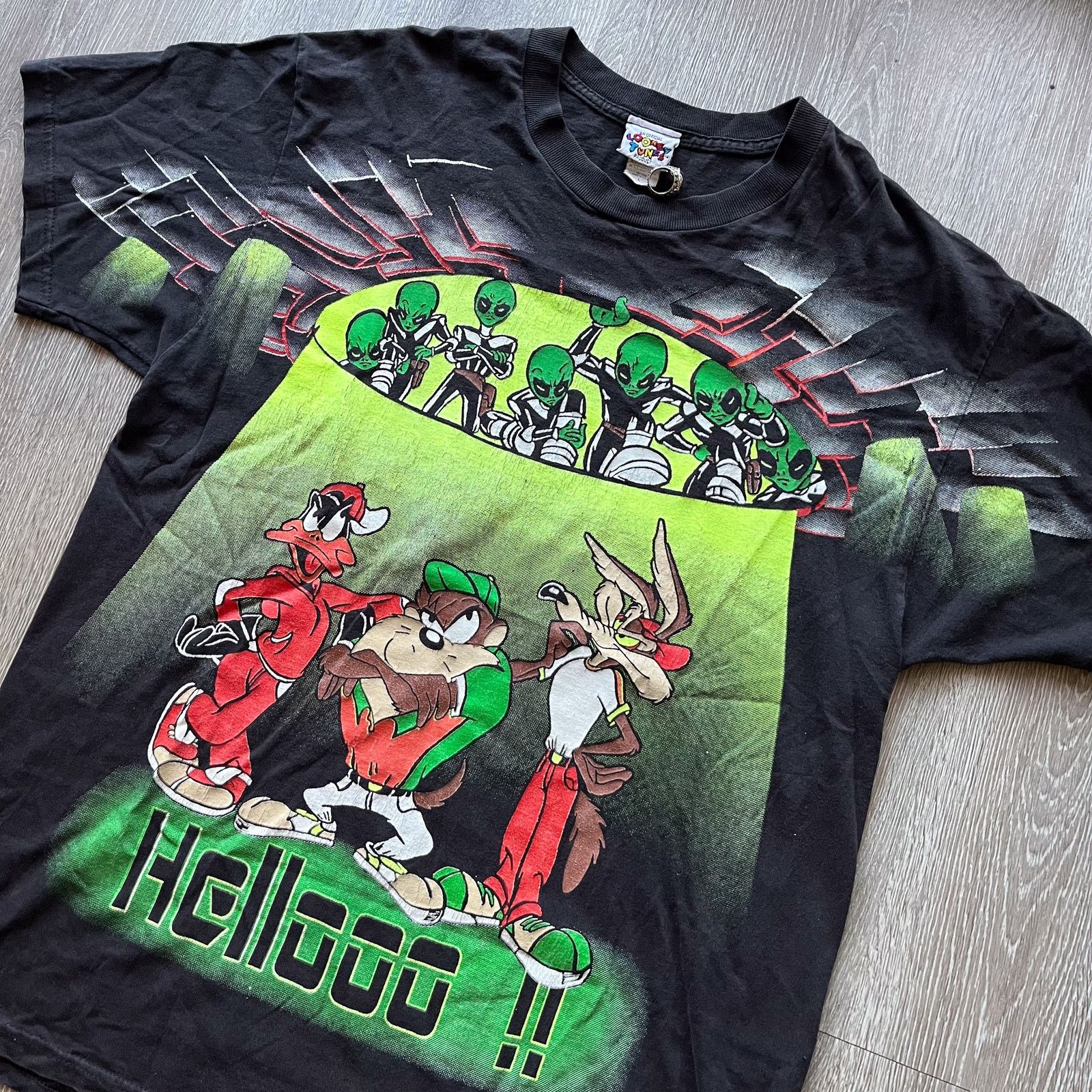 Vintage Vintage 90s Looney Tunes UFO Alien All Over Print T Shirt Size US L / EU 52-54 / 3 - 2 Thumbnail