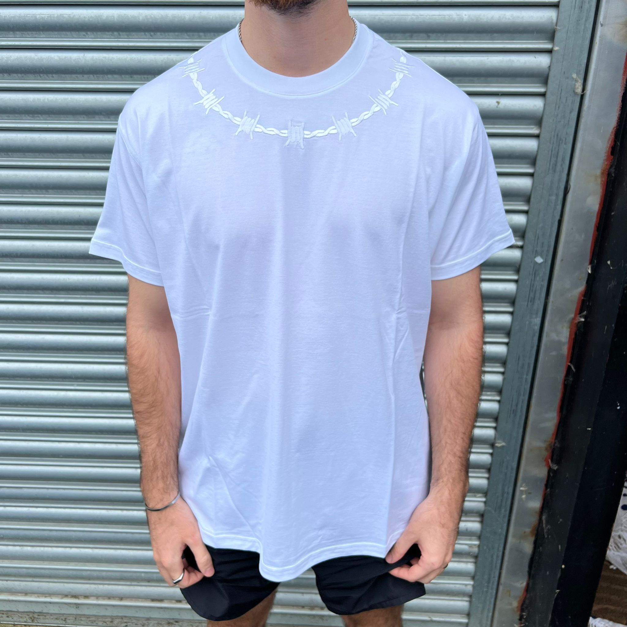 Givenchy White Embroidered Barbed Wire Oversized T-Shirt Size US XL / EU 56 / 4 - 1 Thumbnail