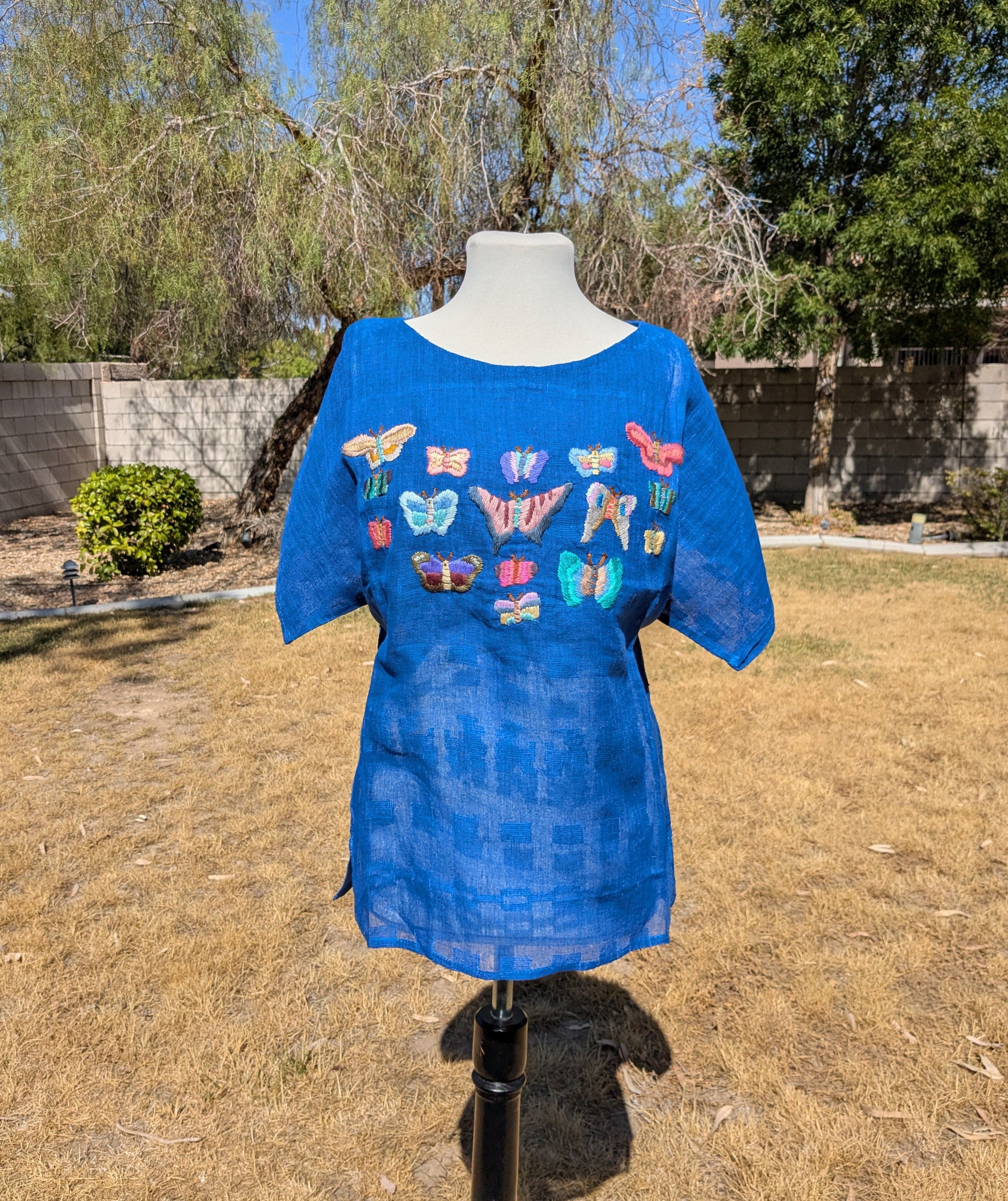 Vintage Vintage 1990s Guatemalan Butterfly Embroidered Pullover Top Size XL / US 12-14 / IT 48-50 - 1 Thumbnail