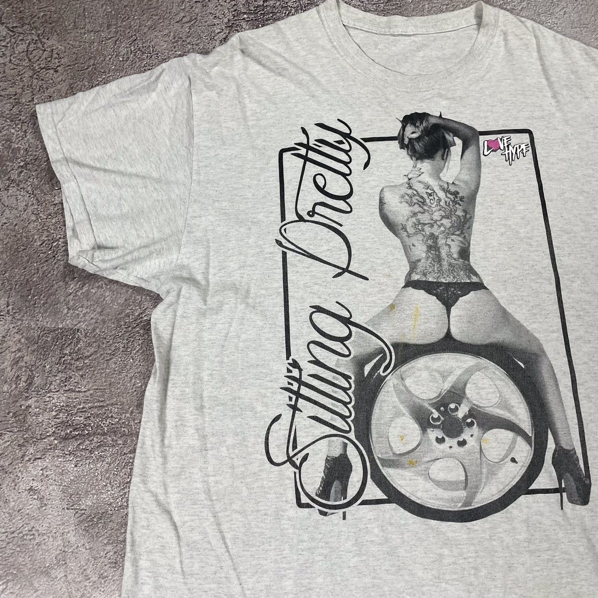 Vintage Vintage Y2K Graphic Tee Sitting Pretty Girl Skate Streetwear Size US XL / EU 56 / 4 - 3 Thumbnail